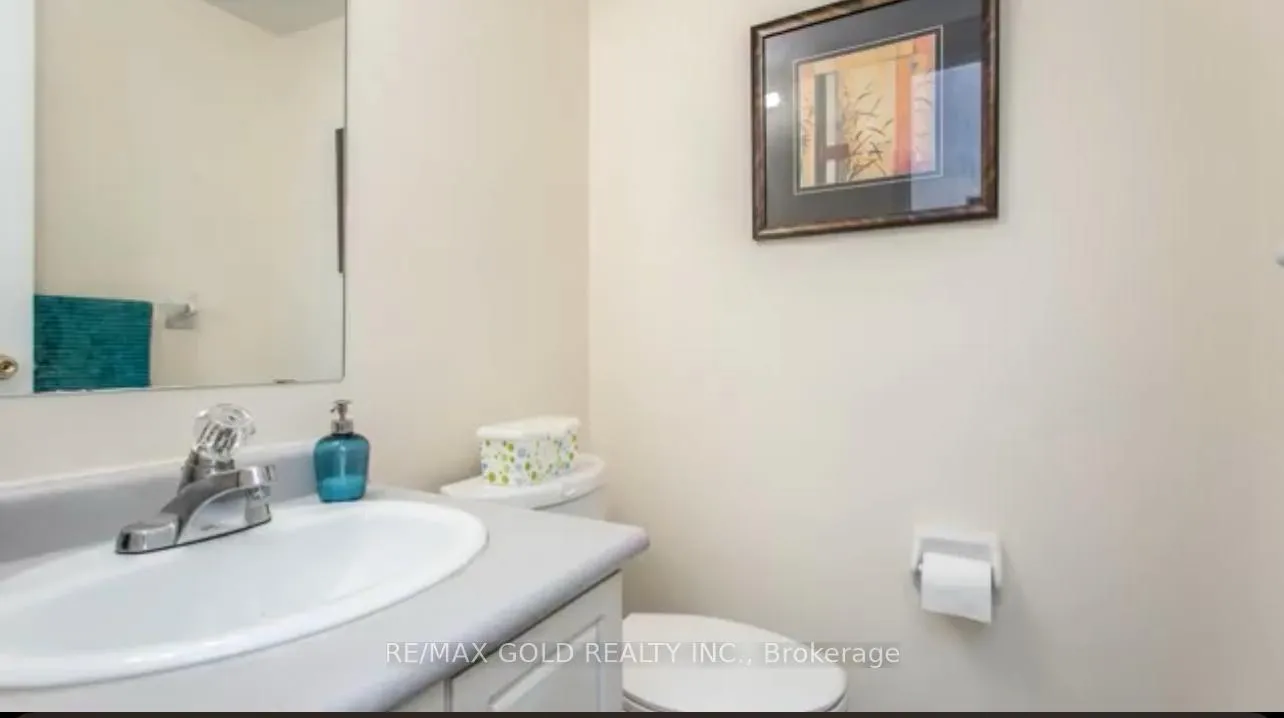 Photo 5 of 26 Twin Pines Crescent, Brampton, Brampton North — HOMEH