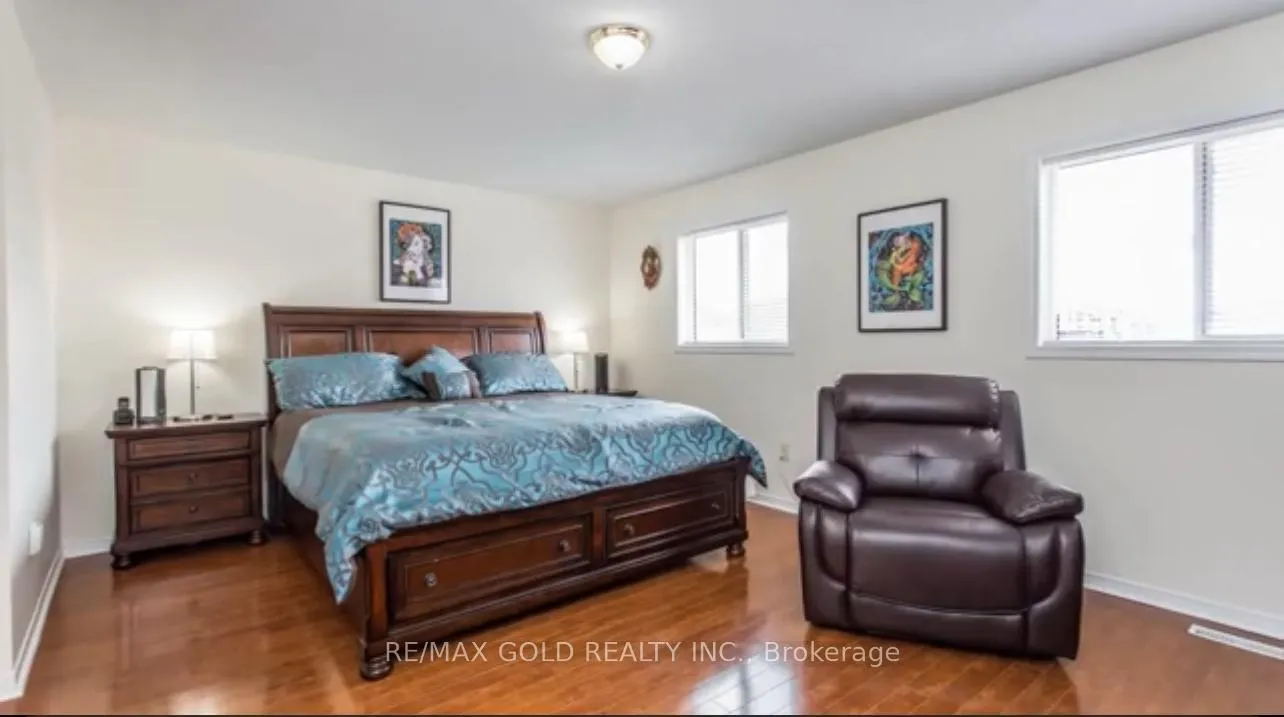 Photo 7 of 26 Twin Pines Crescent, Brampton, Brampton North — HOMEH
