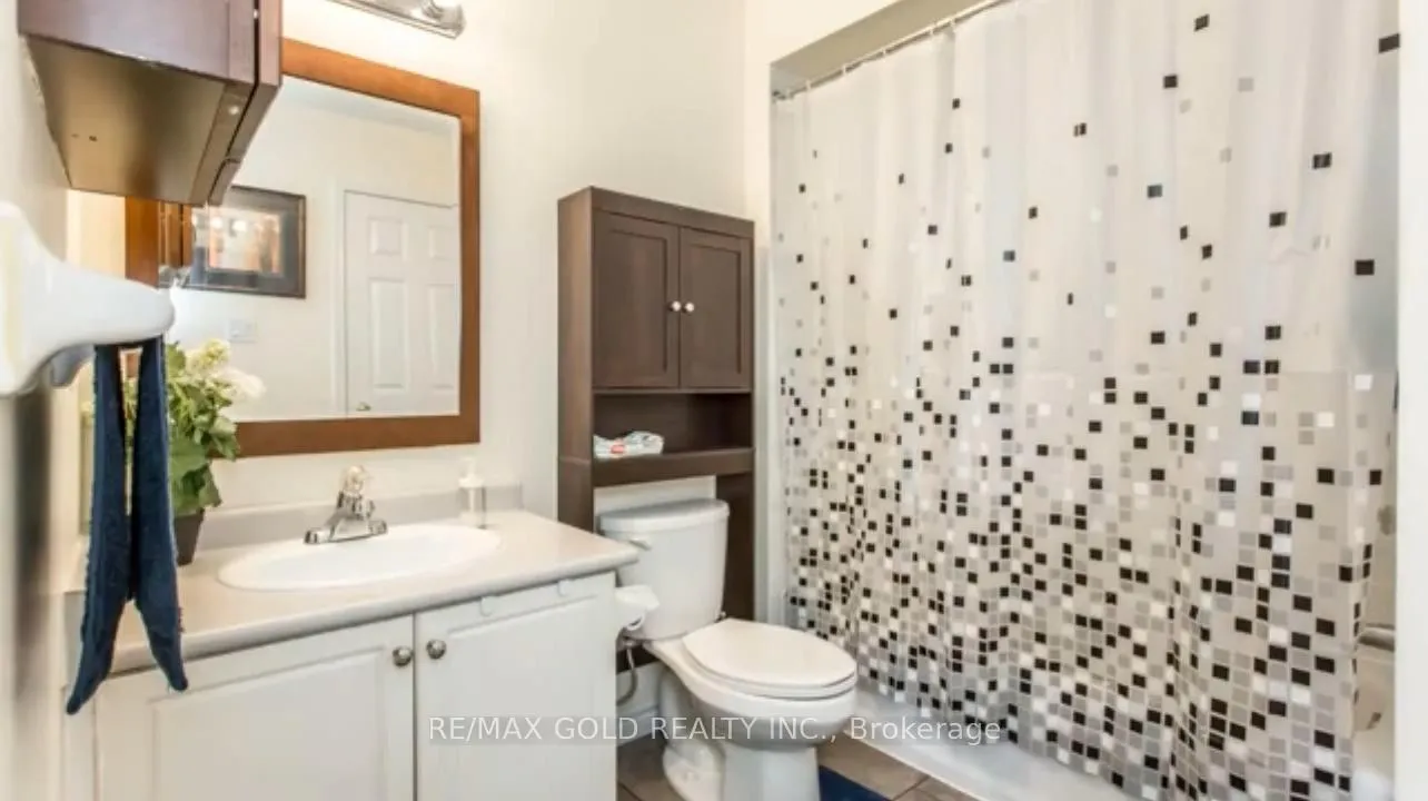 Photo 9 of 26 Twin Pines Crescent, Brampton, Brampton North — HOMEH