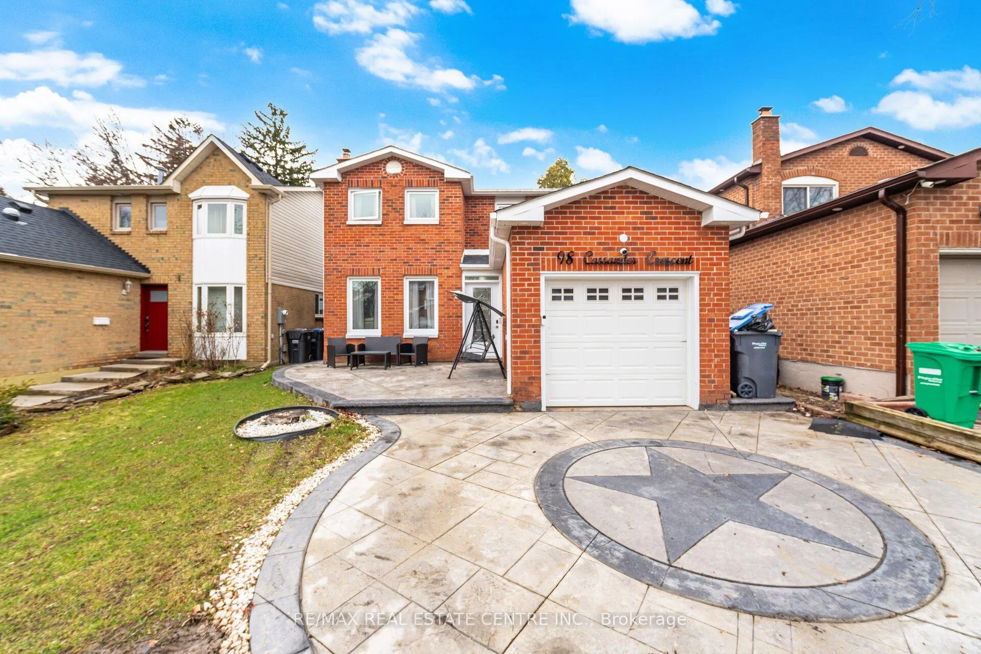Photo 3 of 98 Cassander Crescent, Brampton, Heart Lake East — HOMEH