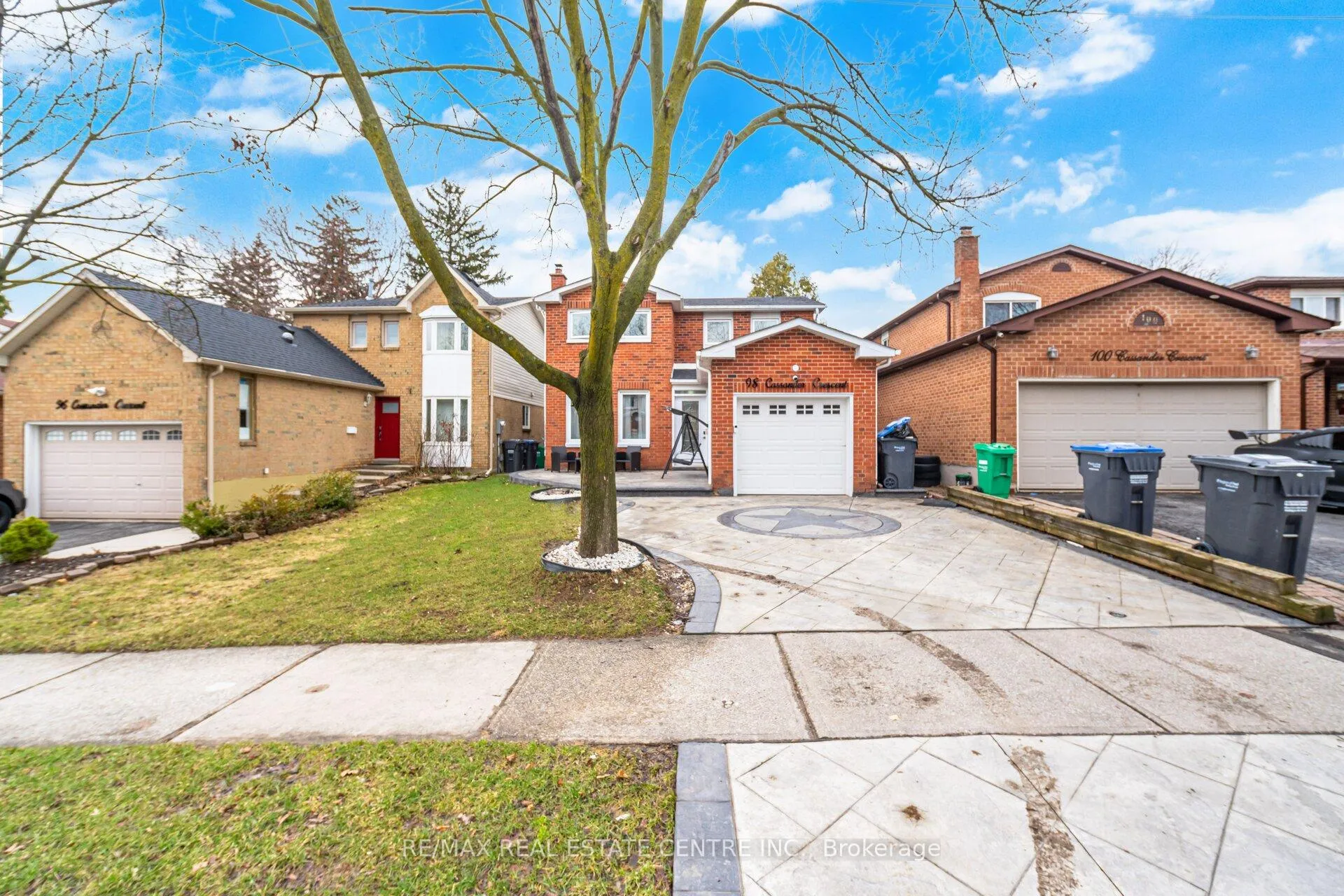 Photo 4 of 98 Cassander Crescent, Brampton, Heart Lake East — HOMEH