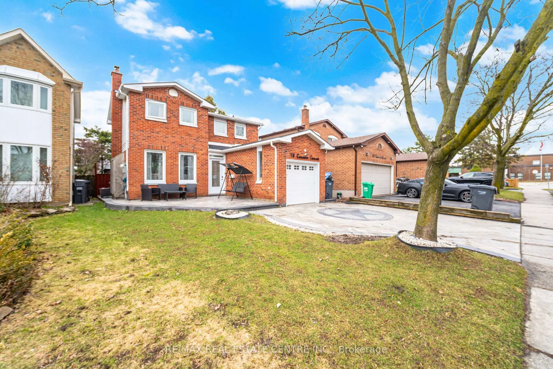 Photo 5 of 98 Cassander Crescent, Brampton, Heart Lake East — HOMEH