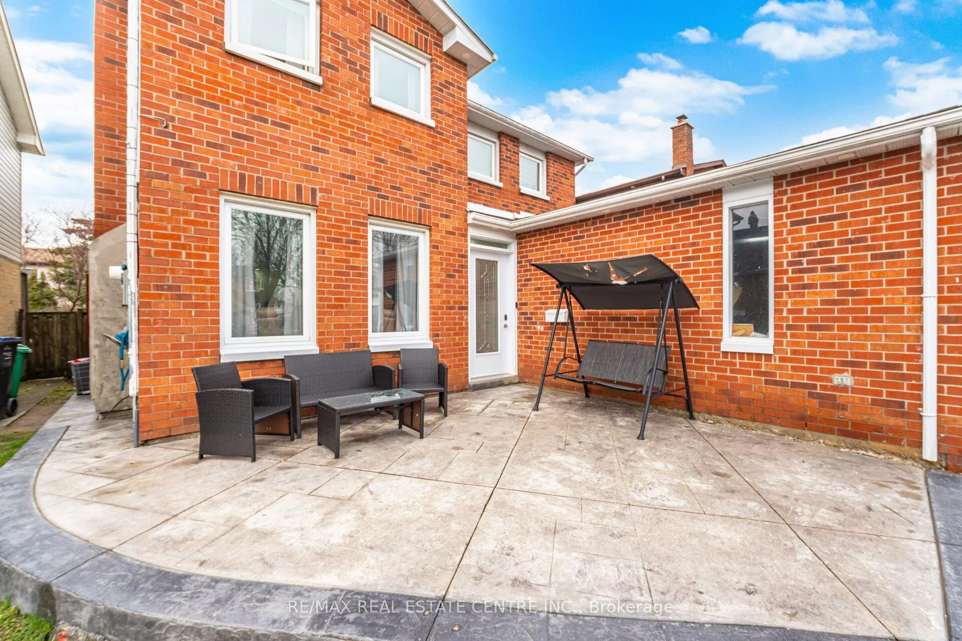 Photo 7 of 98 Cassander Crescent, Brampton, Heart Lake East — HOMEH