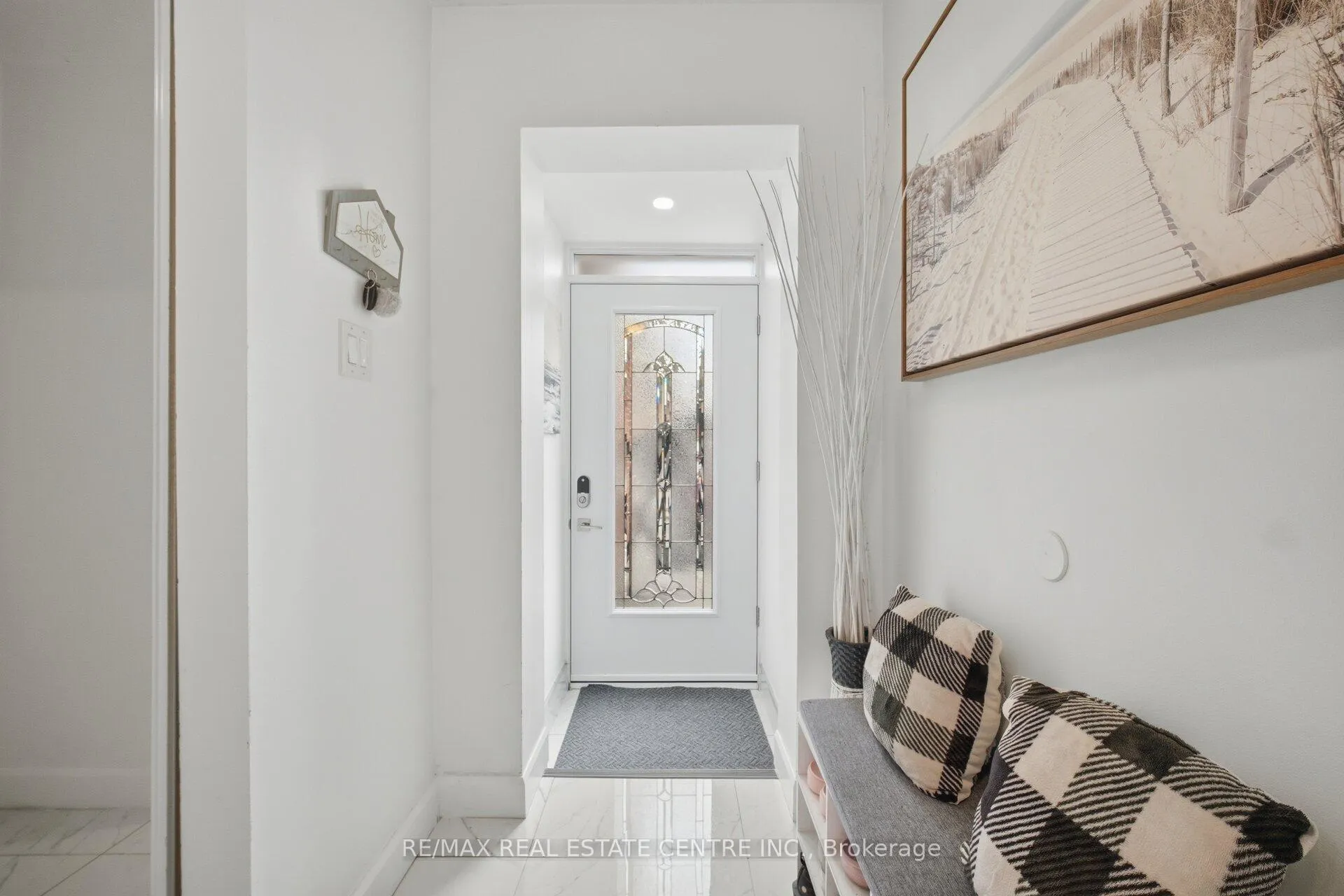 Photo 9 of 98 Cassander Crescent, Brampton, Heart Lake East — HOMEH