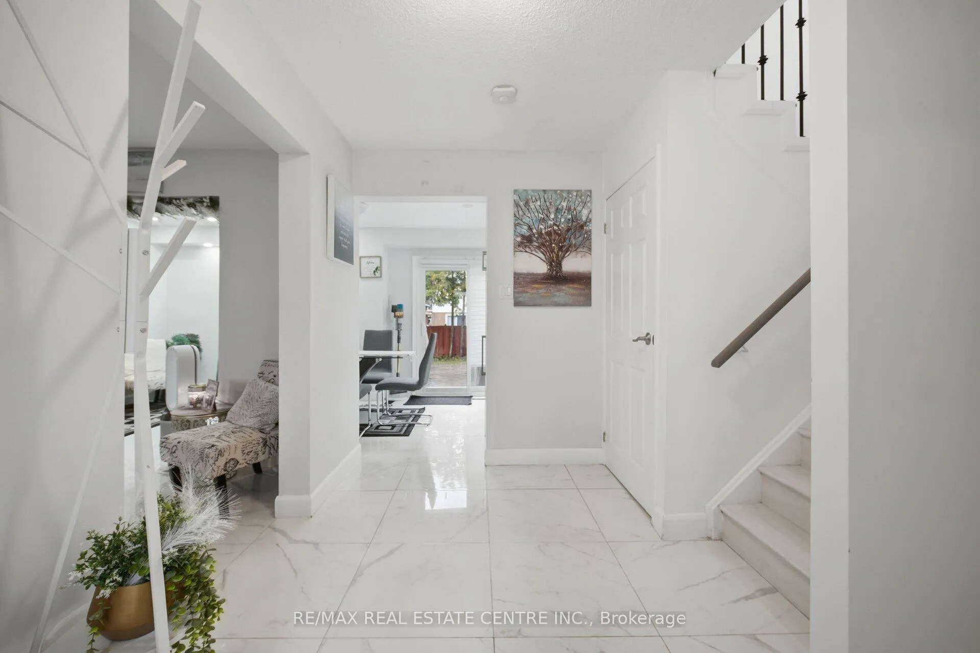 Photo 10 of 98 Cassander Crescent, Brampton, Heart Lake East — HOMEH