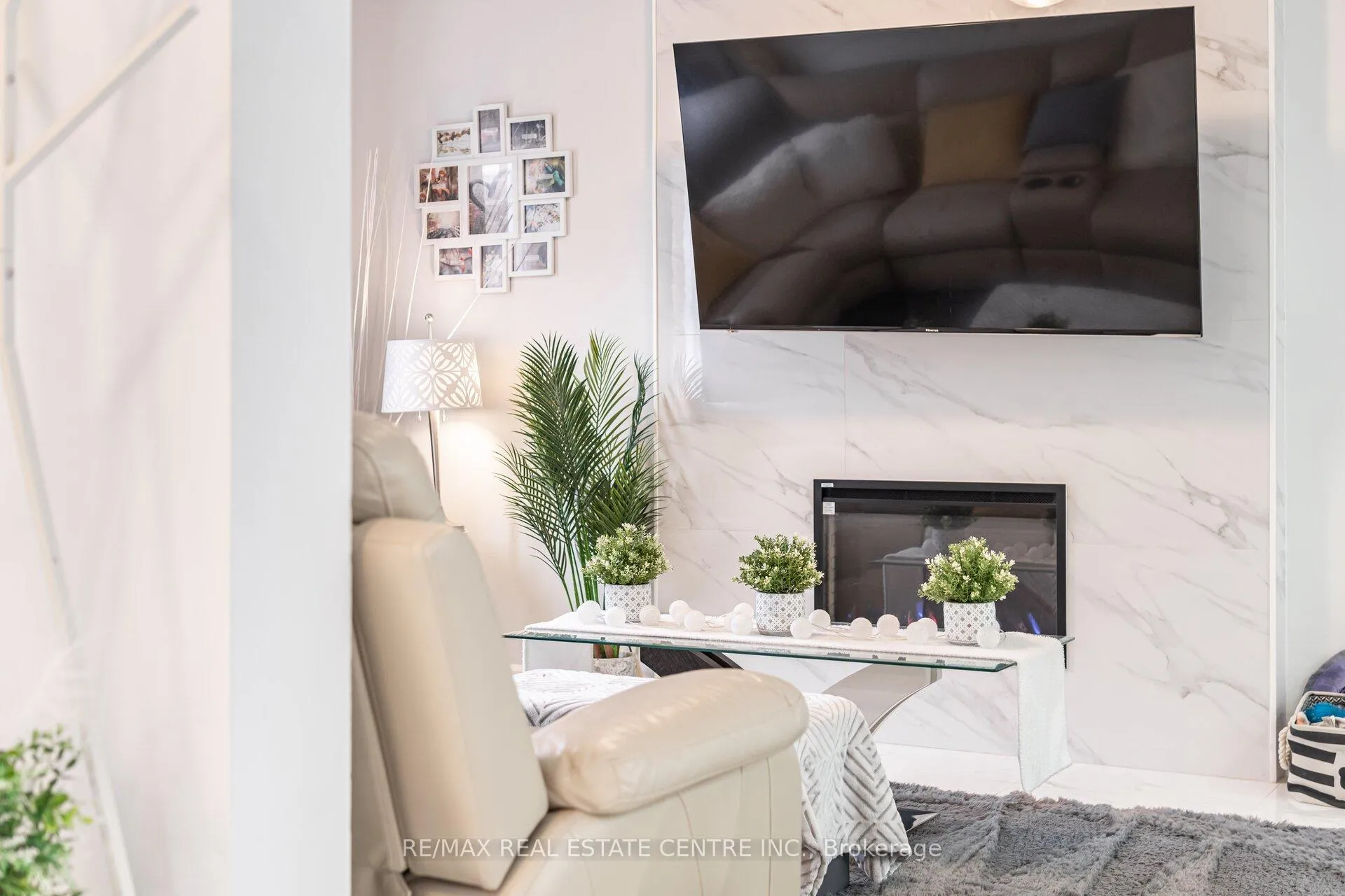 Photo 11 of 98 Cassander Crescent, Brampton, Heart Lake East — HOMEH