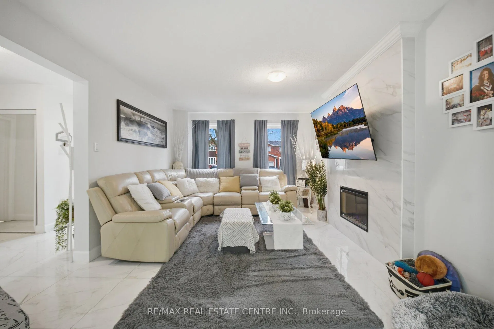 Photo 12 of 98 Cassander Crescent, Brampton, Heart Lake East — HOMEH