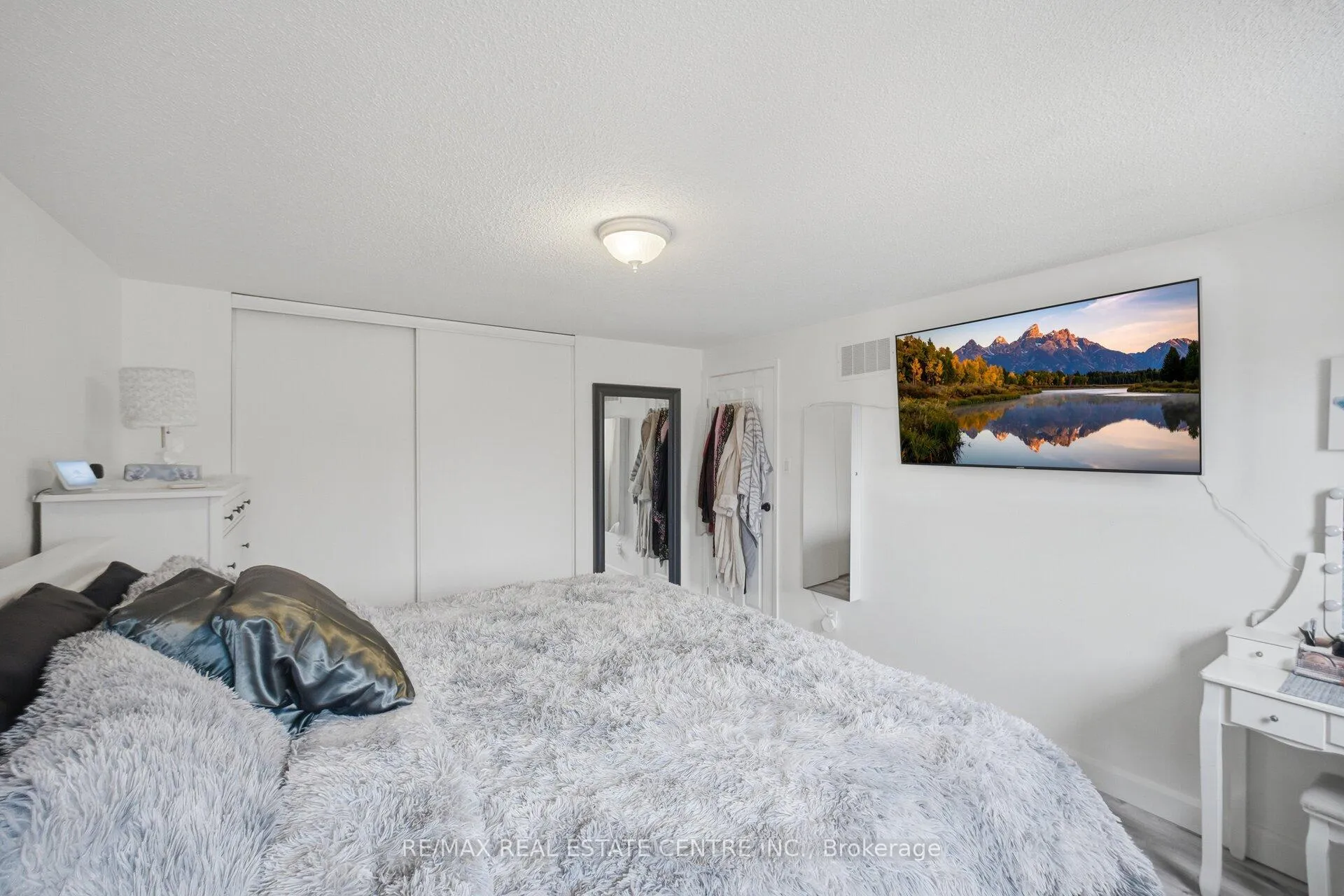 Photo 33 of 98 Cassander Crescent, Brampton, Heart Lake East — HOMEH