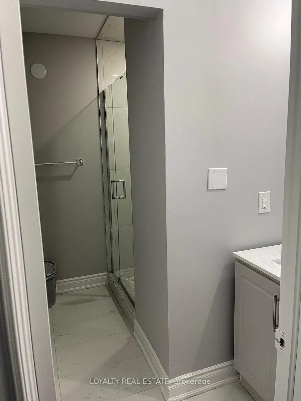 Photo 5 of Unit (Bsmt), 1 Outbound Heights, Brampton, Credit Valley — HOMEH