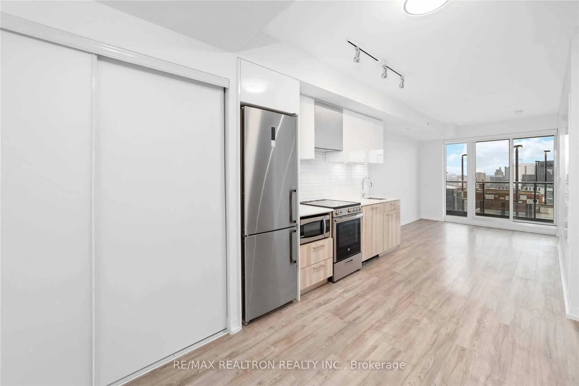 Photo 2 of Unit 2102, 251 Jarvis Street, Toronto, Church-Yonge Corridor — HOMEH