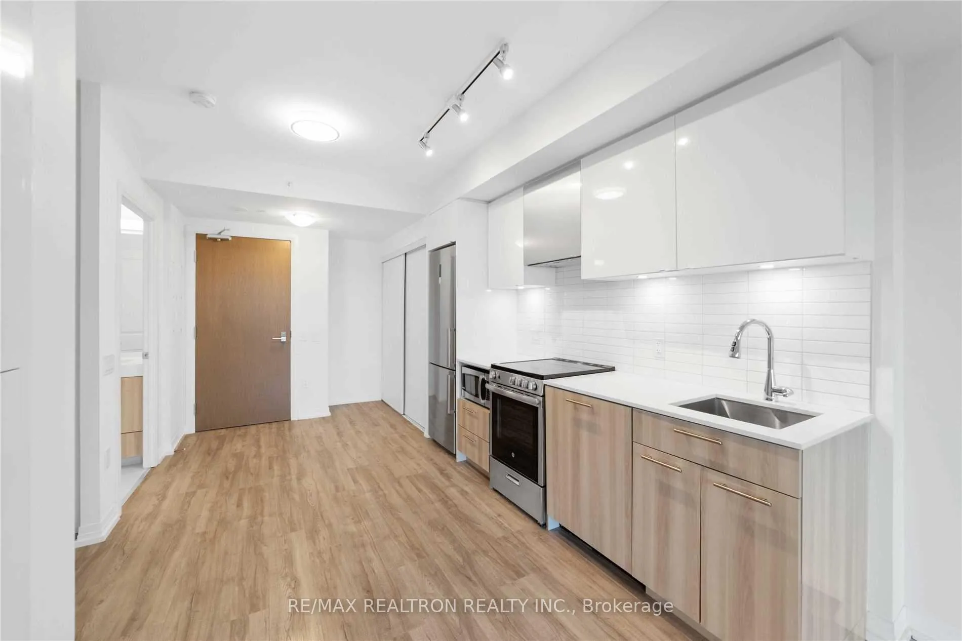 Photo 3 of Unit 2102, 251 Jarvis Street, Toronto, Church-Yonge Corridor — HOMEH