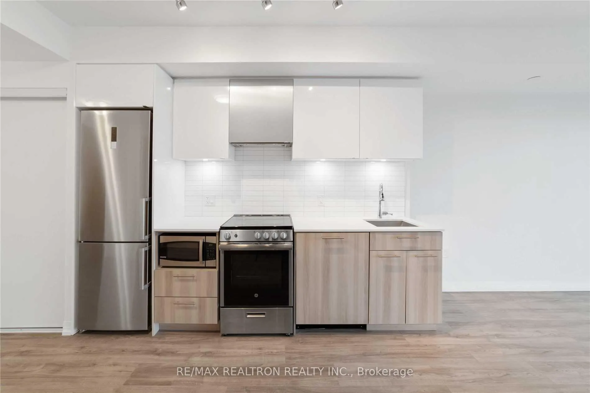 Photo 4 of Unit 2102, 251 Jarvis Street, Toronto, Church-Yonge Corridor — HOMEH