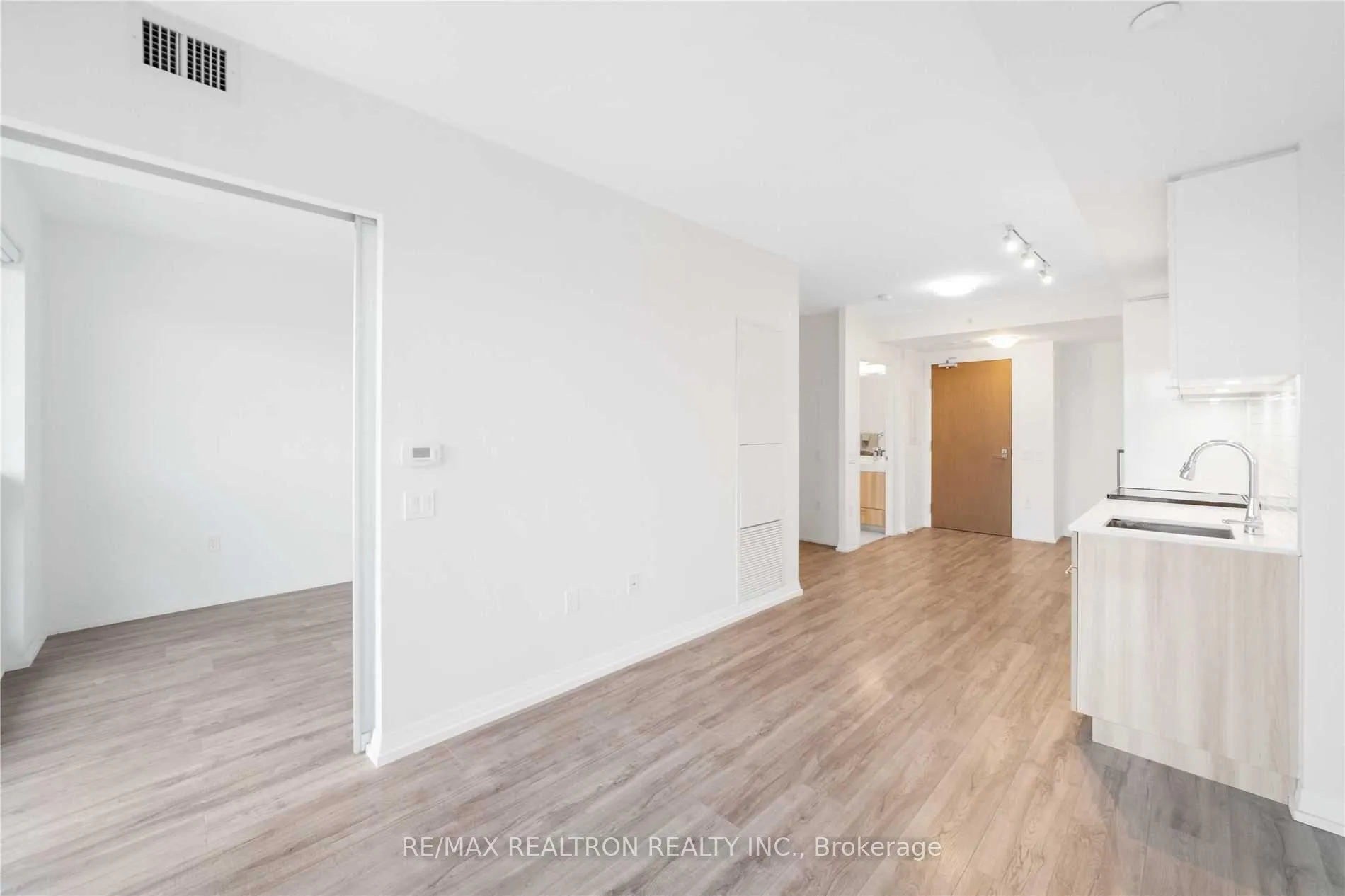 Photo 5 of Unit 2102, 251 Jarvis Street, Toronto, Church-Yonge Corridor — HOMEH