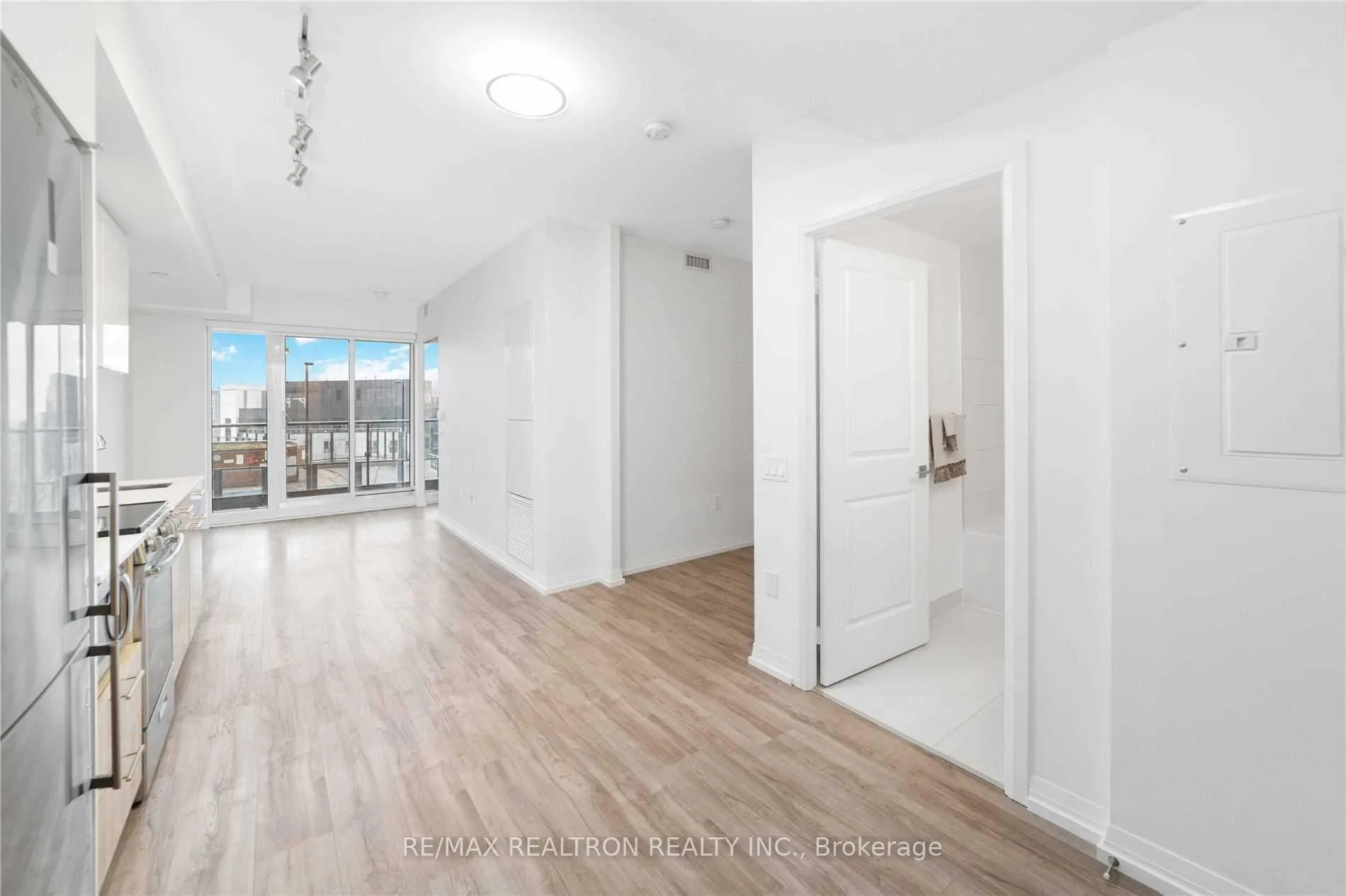 Photo 6 of Unit 2102, 251 Jarvis Street, Toronto, Church-Yonge Corridor — HOMEH