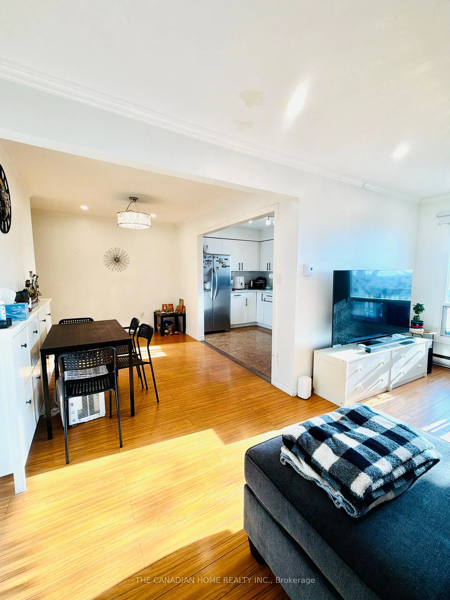 Front of Unit 54, 1100 Oxford Street