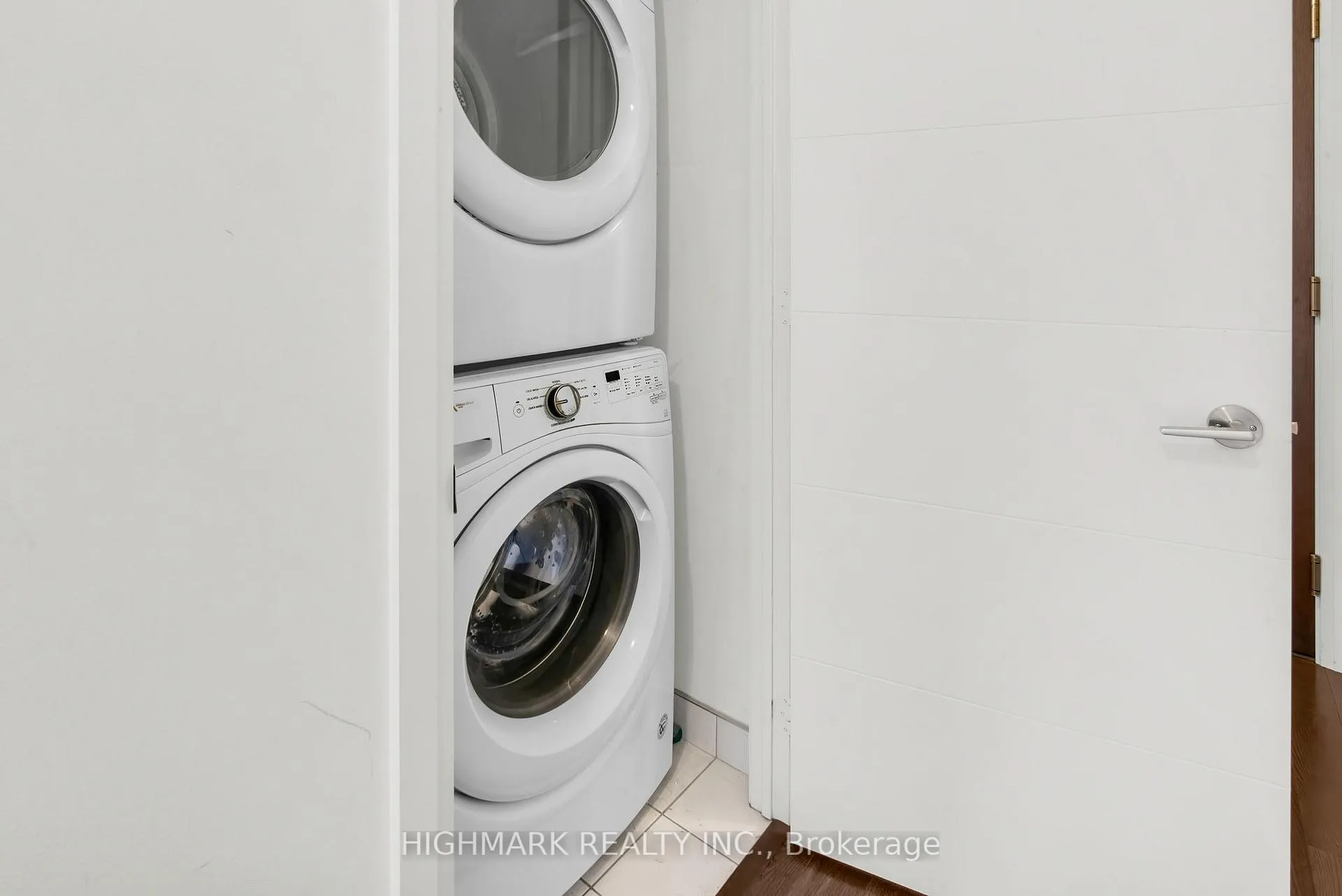 Photo 12 of Unit 1719, 460 Adelaide Street E, Toronto, Moss Park — HOMEH