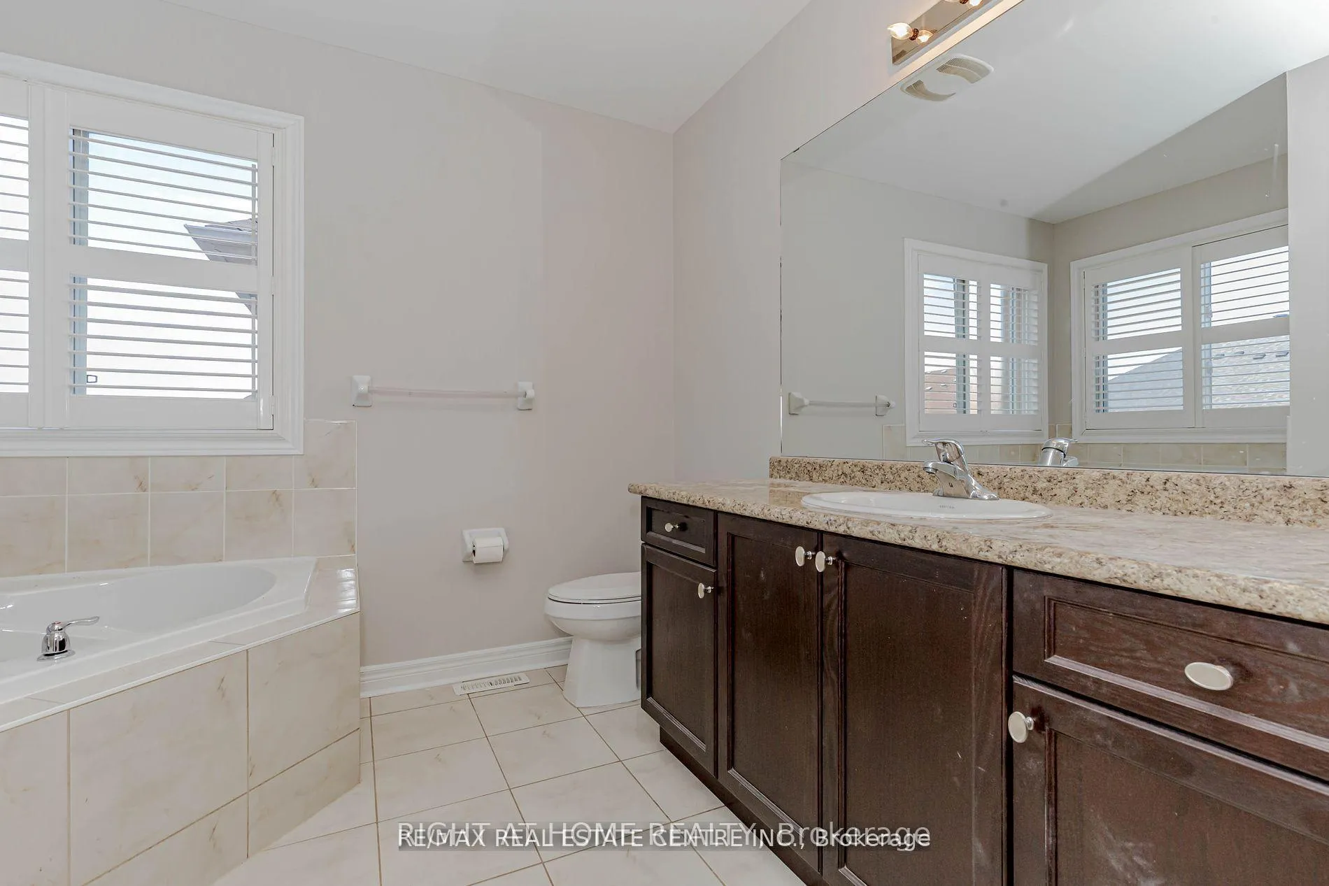 Photo 17 of Unit (Upper), 20 Gower Crescent, Brampton, Sandringham-Wellington — HOMEH