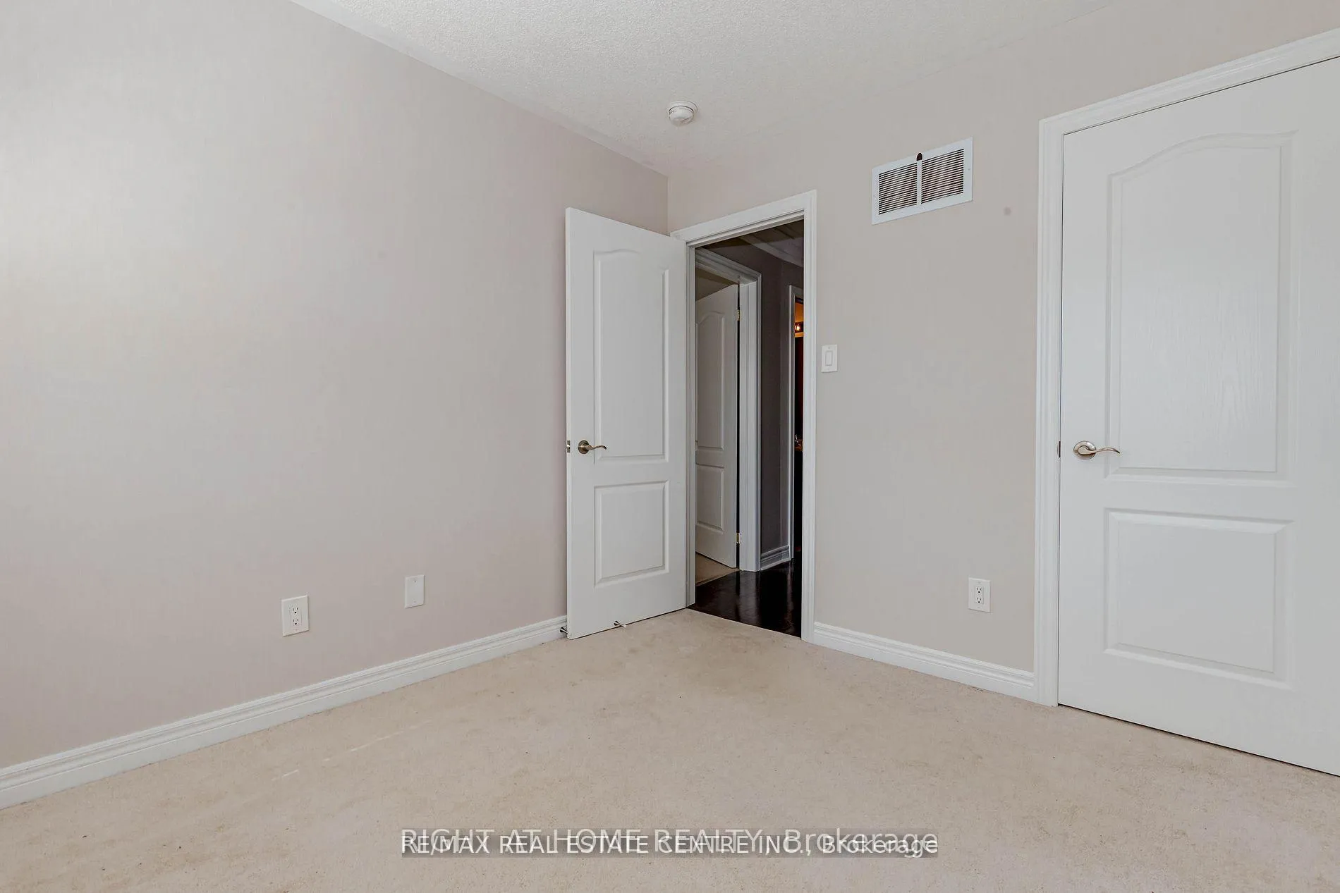 Photo 19 of Unit (Upper), 20 Gower Crescent, Brampton, Sandringham-Wellington — HOMEH