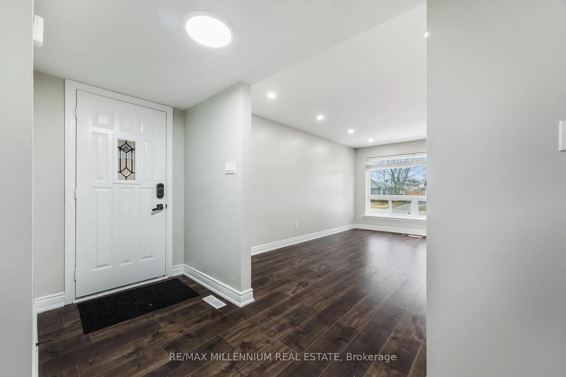 Photo 6 of 11 Beechwood Crescent, Brampton, Avondale — HOMEH