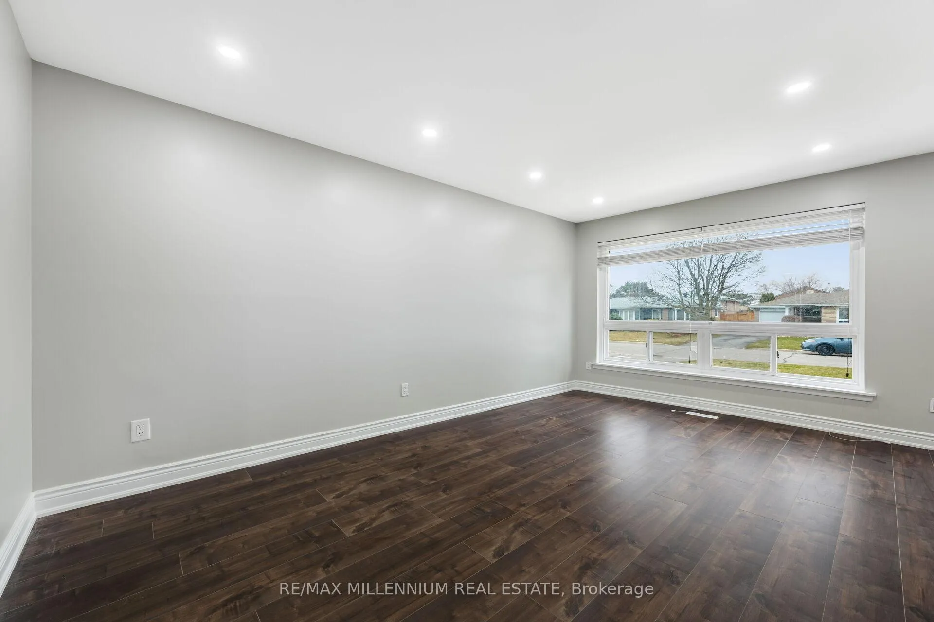 Photo 8 of 11 Beechwood Crescent, Brampton, Avondale — HOMEH