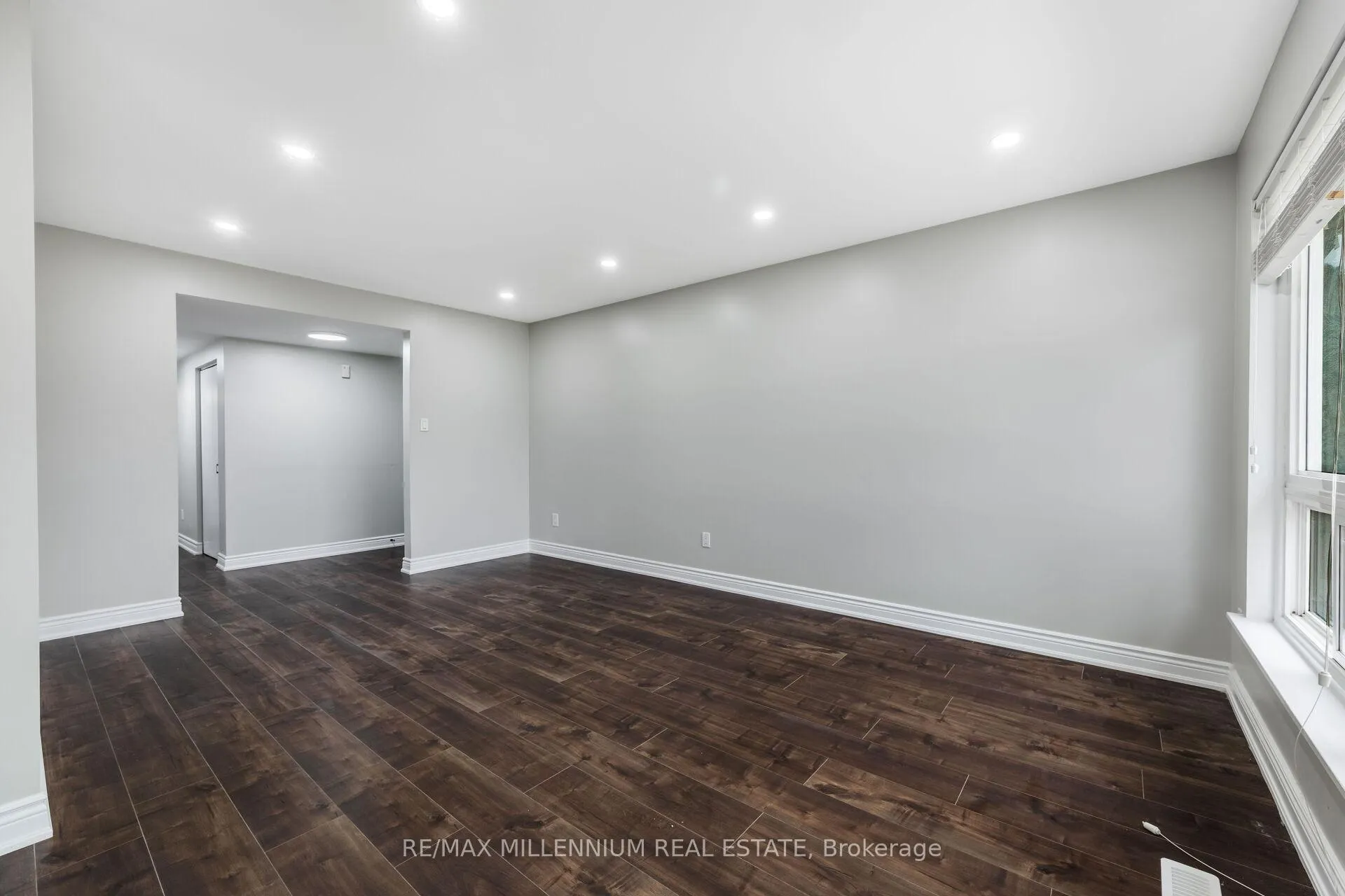 Photo 9 of 11 Beechwood Crescent, Brampton, Avondale — HOMEH