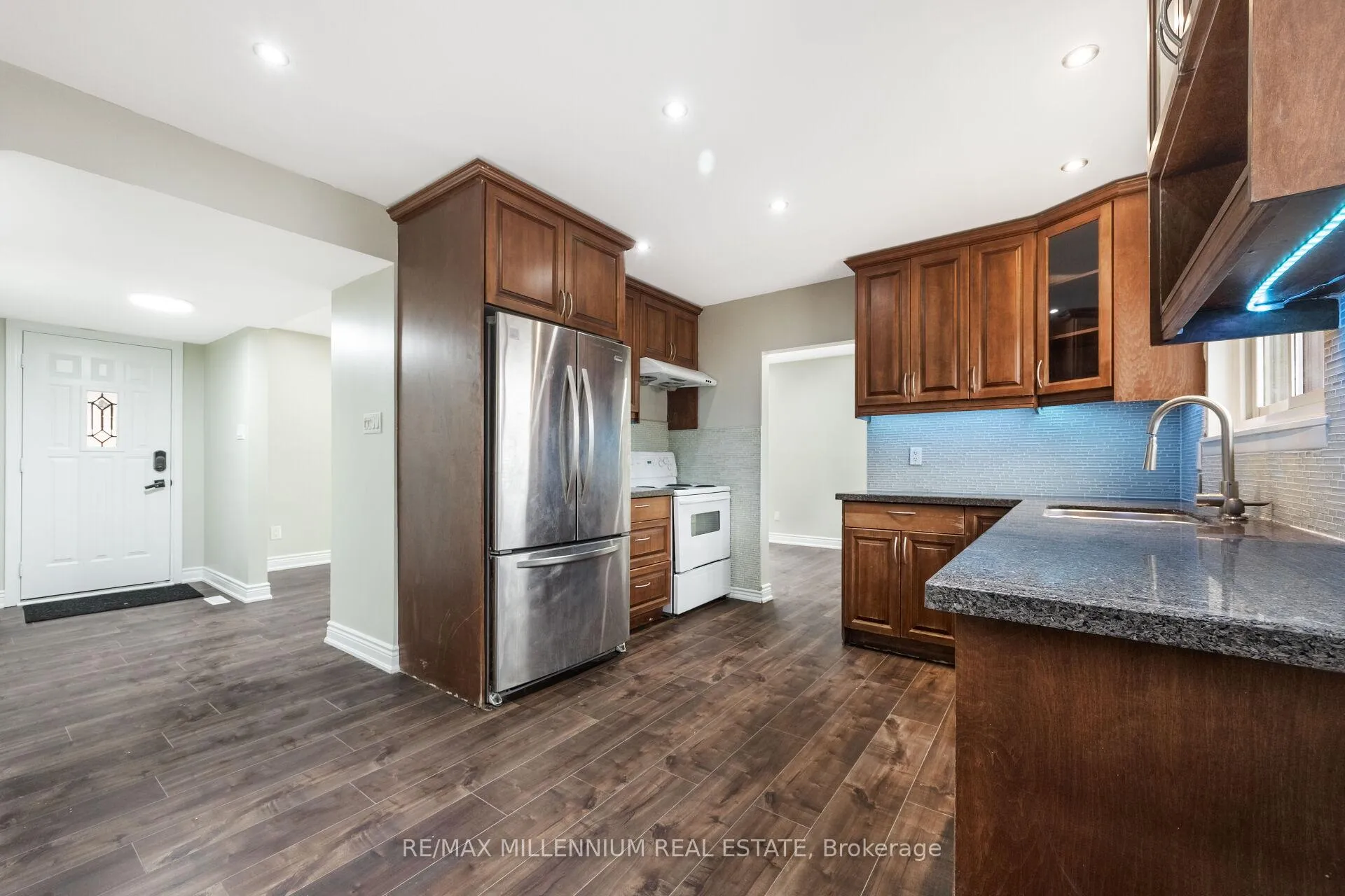 Photo 11 of 11 Beechwood Crescent, Brampton, Avondale — HOMEH