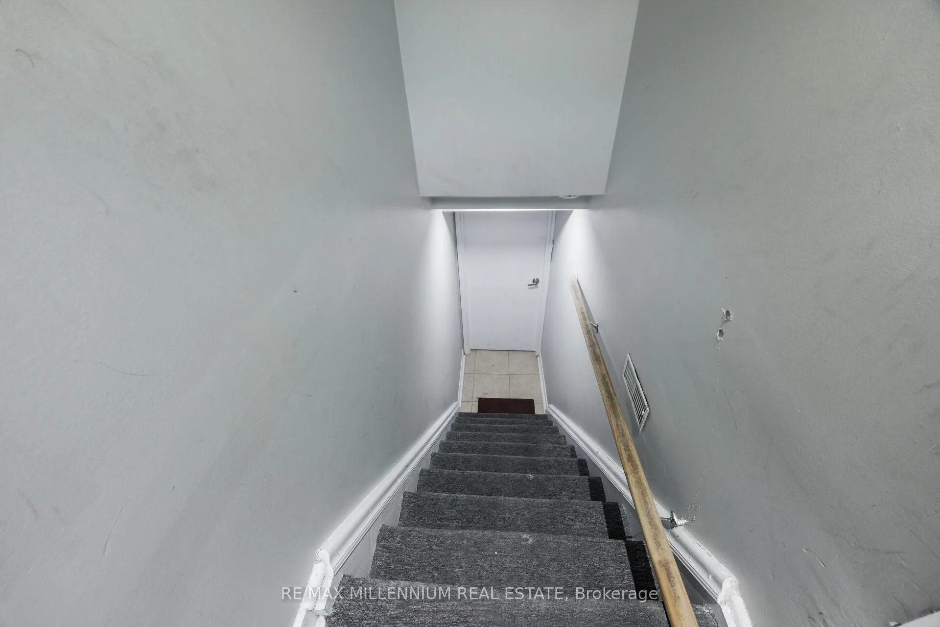 Photo 24 of 11 Beechwood Crescent, Brampton, Avondale — HOMEH