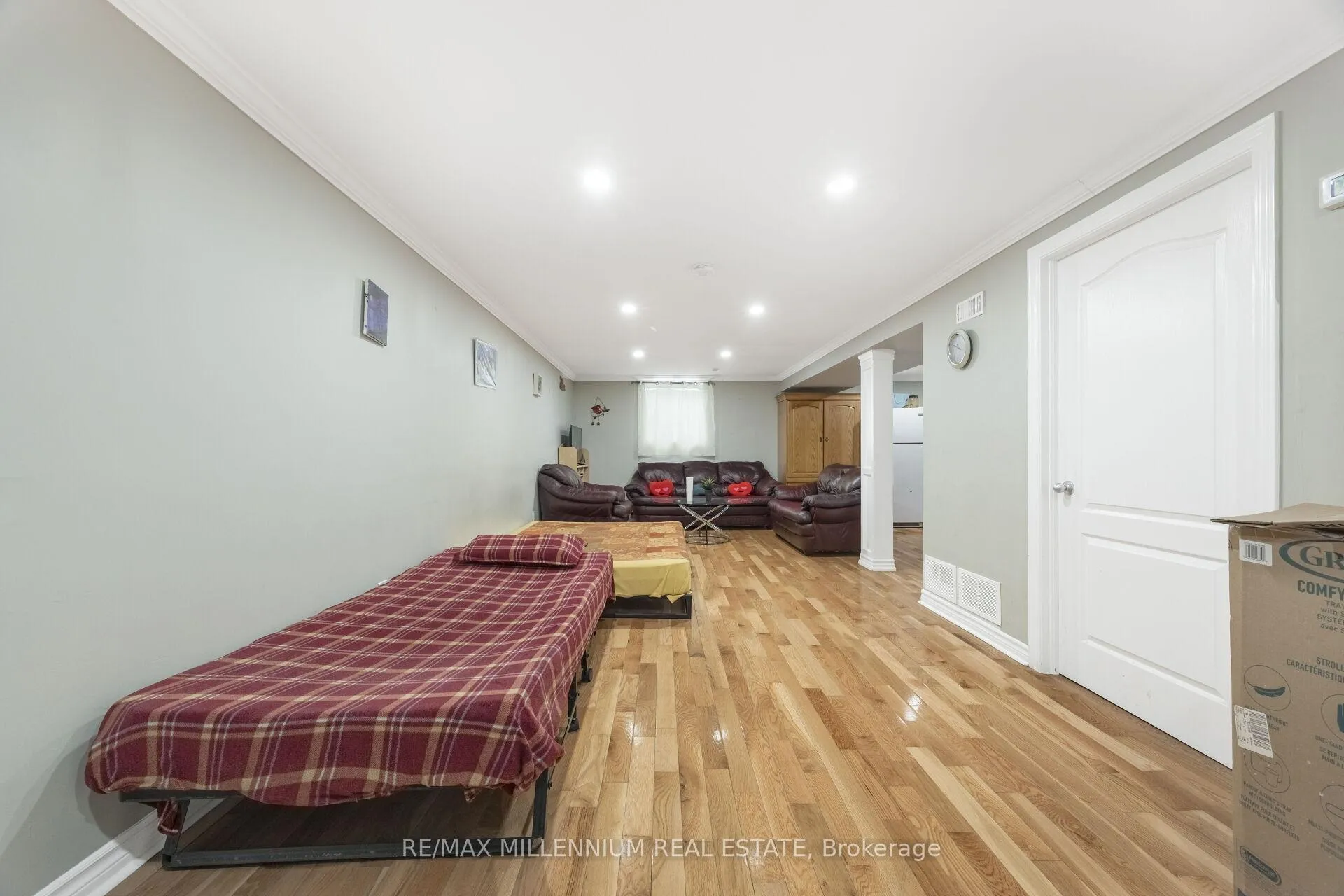 Photo 25 of 11 Beechwood Crescent, Brampton, Avondale — HOMEH