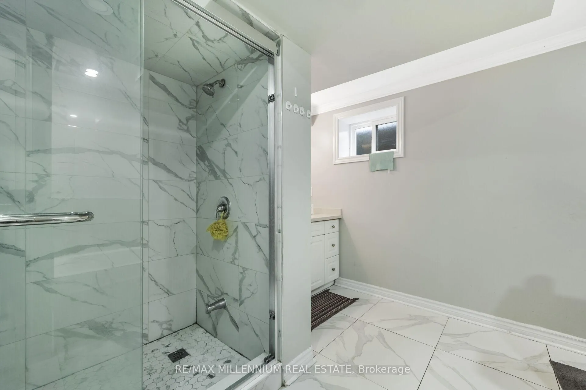 Photo 31 of 11 Beechwood Crescent, Brampton, Avondale — HOMEH