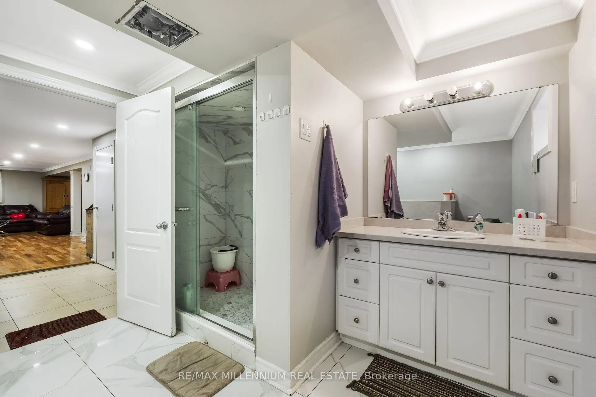 Photo 33 of 11 Beechwood Crescent, Brampton, Avondale — HOMEH