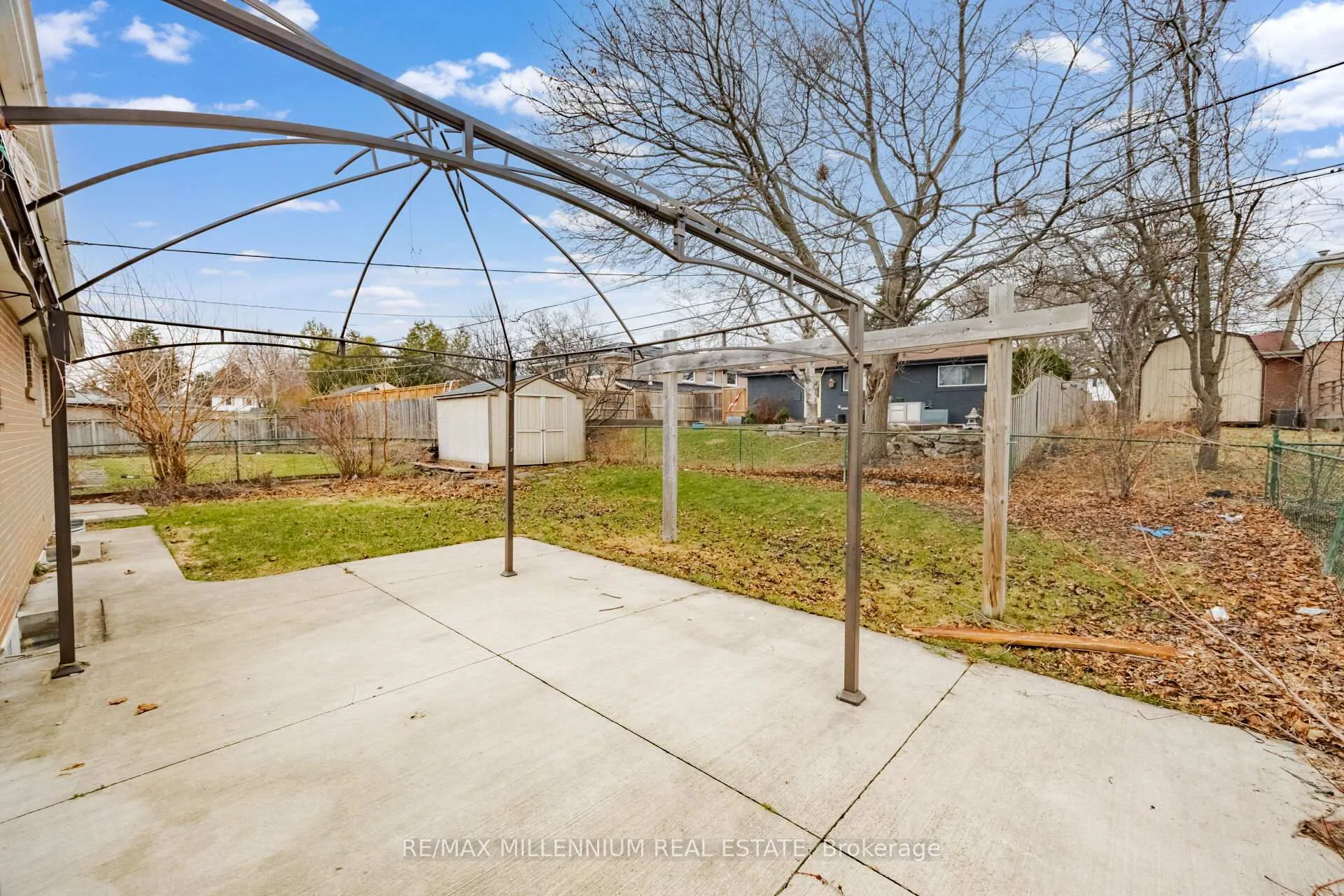Photo 35 of 11 Beechwood Crescent, Brampton, Avondale — HOMEH