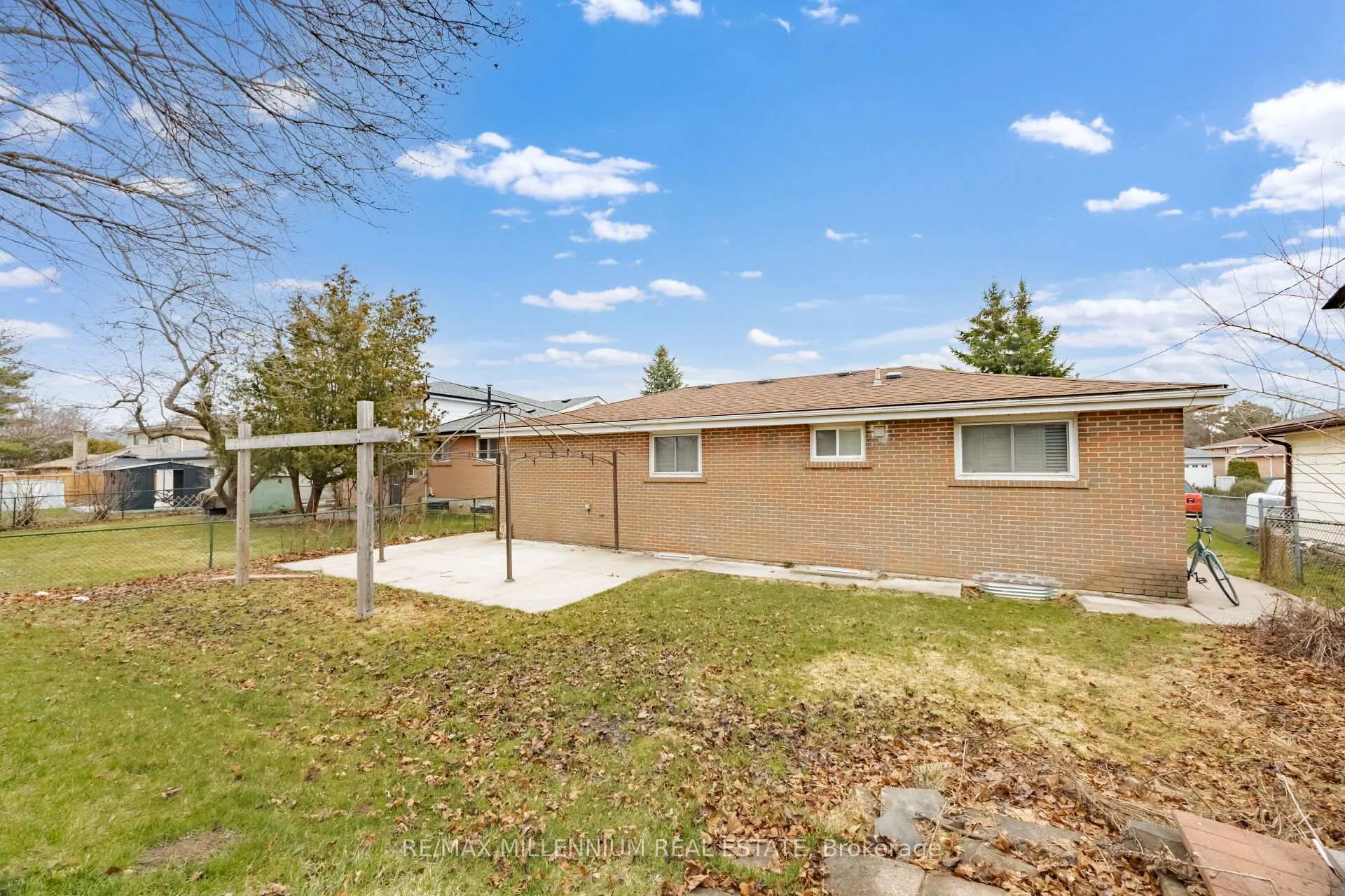 Photo 36 of 11 Beechwood Crescent, Brampton, Avondale — HOMEH