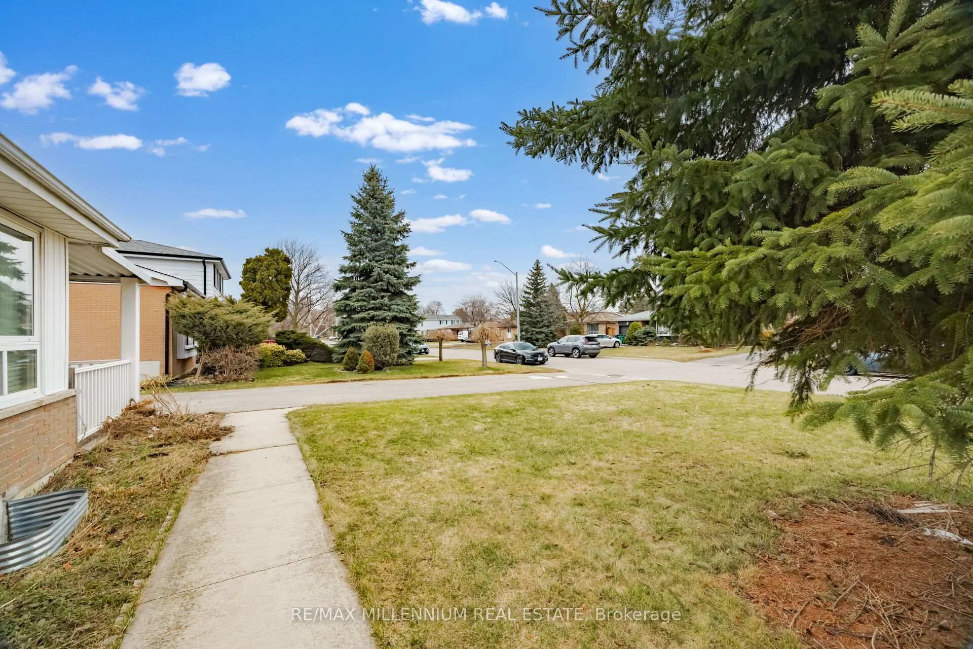 Photo 37 of 11 Beechwood Crescent, Brampton, Avondale — HOMEH