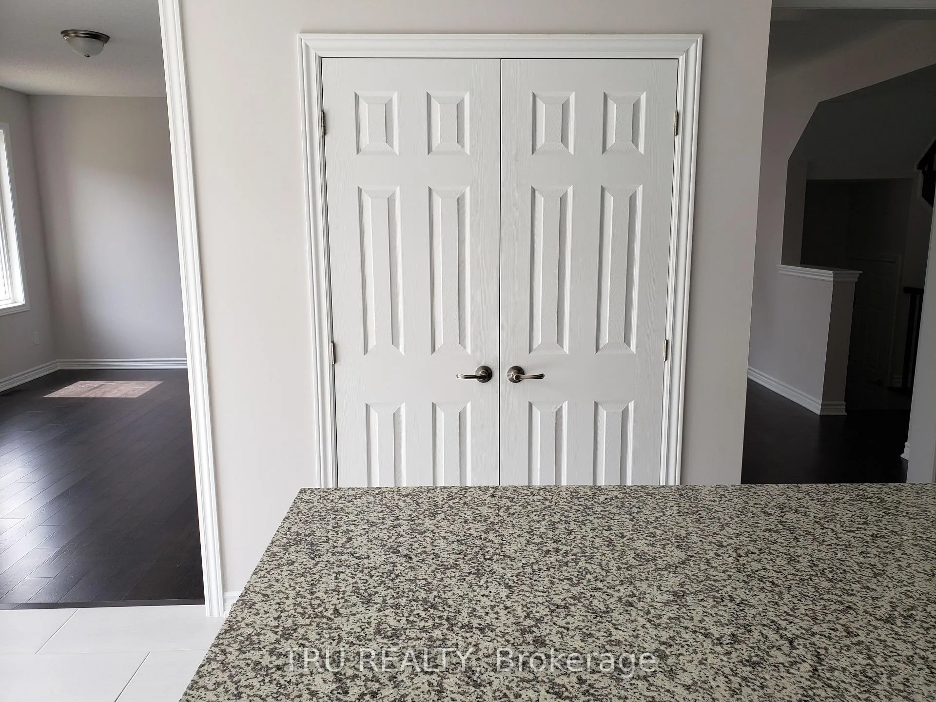 Photo 10 of 176 Cranesbill Road, Ottawa, Kanata - Emerald Meadows/Trailwest — HOMEH