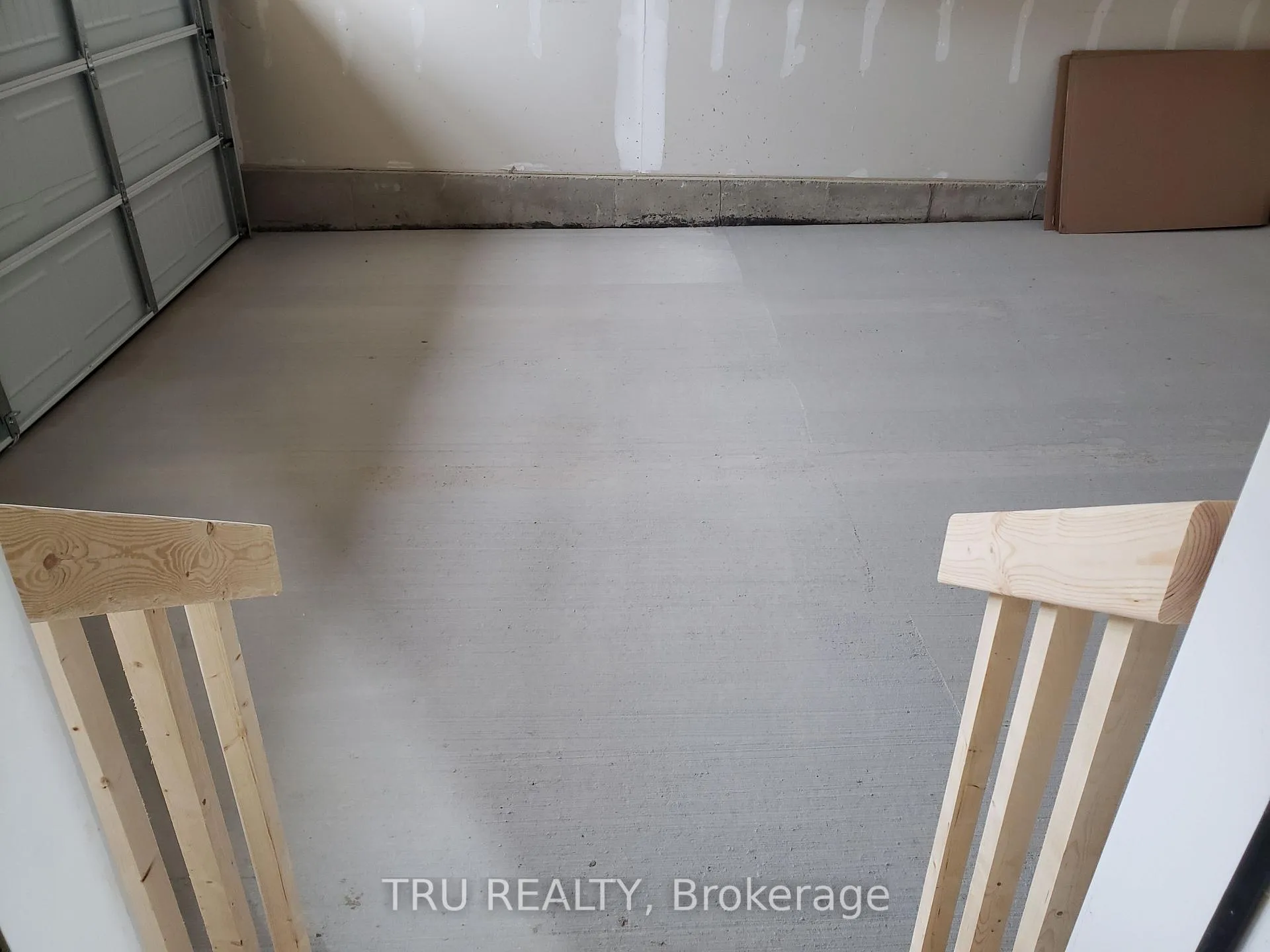 Photo 12 of 176 Cranesbill Road, Ottawa, Kanata - Emerald Meadows/Trailwest — HOMEH
