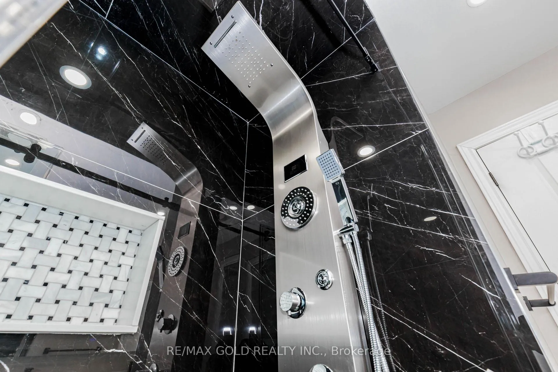 Photo 25 of 8892 Creditview Road, Brampton, Credit Valley — HOMEH