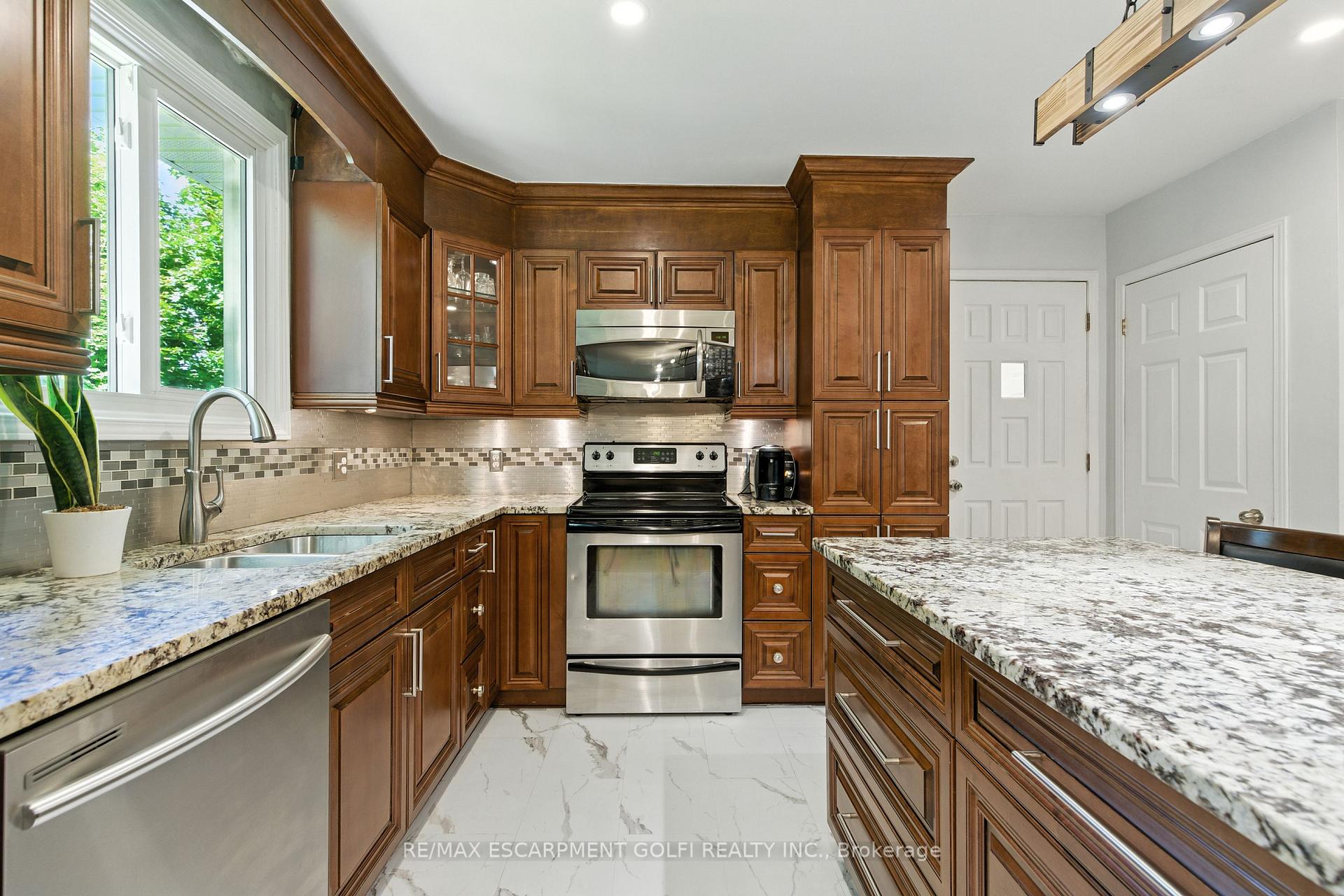 Photo 11 of 2340 Clifton Street, Thorold, Allanburg/Thorold South — HOMEH