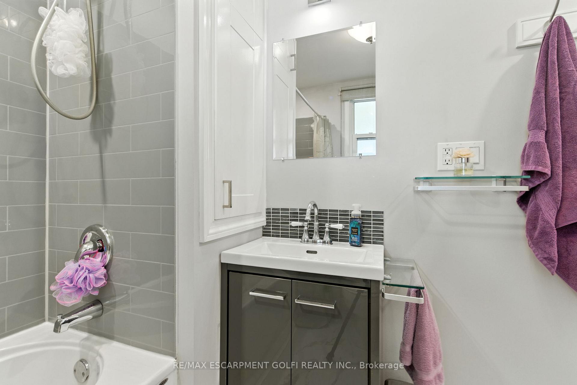 Photo 15 of 2340 Clifton Street, Thorold, Allanburg/Thorold South — HOMEH