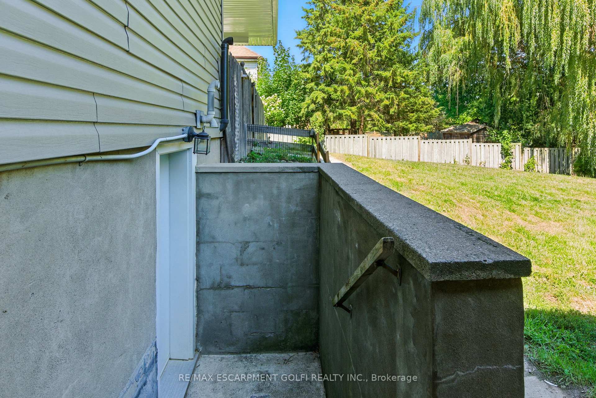 Photo 31 of 2340 Clifton Street, Thorold, Allanburg/Thorold South — HOMEH