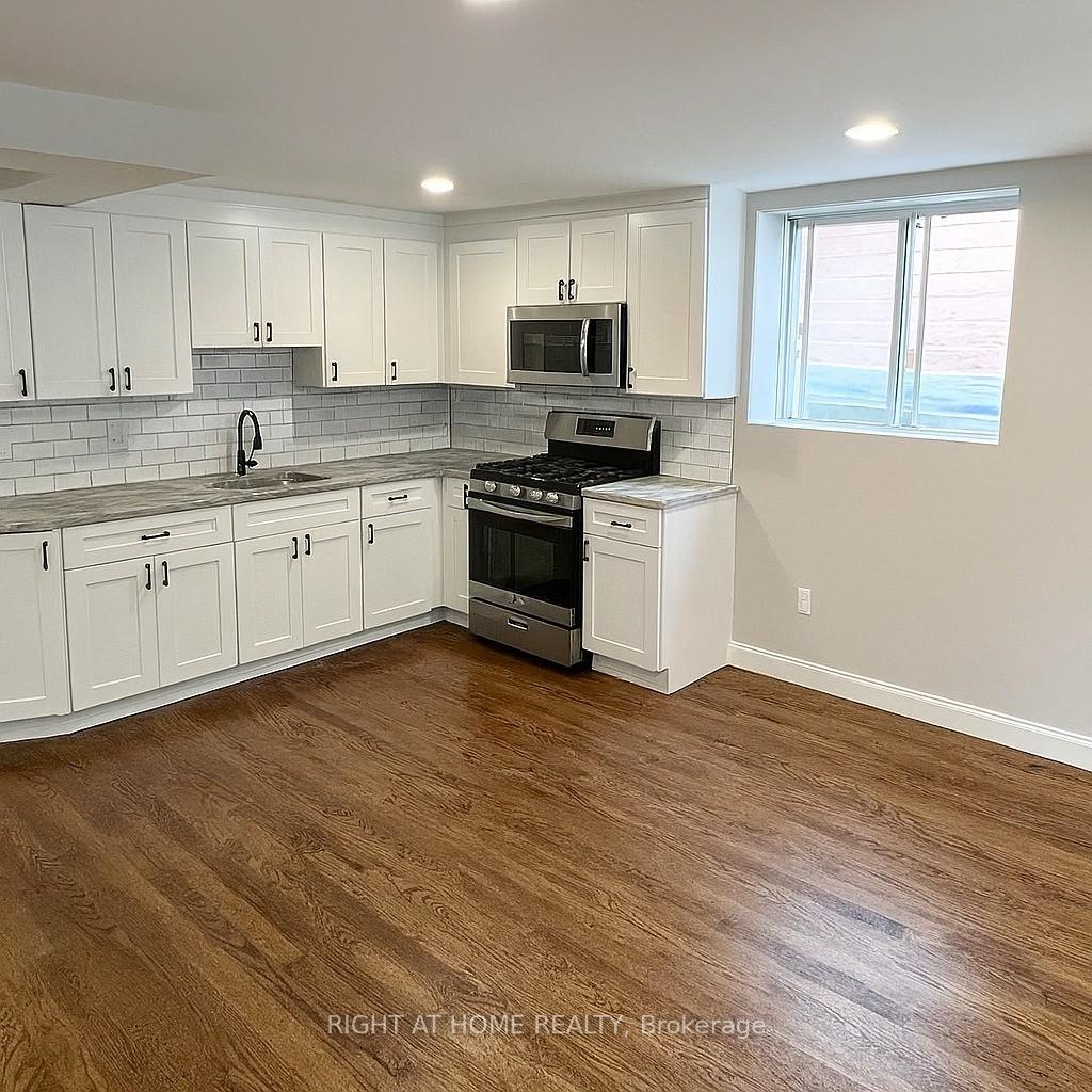 Photo 1 of Unit 13, 1695 Bathurst Street, Toronto, Forest Hill South — HOMEH