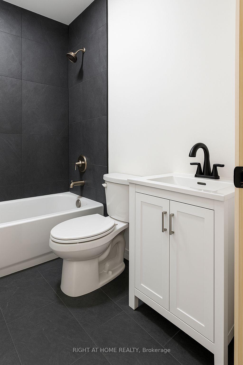 Photo 2 of Unit 13, 1695 Bathurst Street, Toronto, Forest Hill South — HOMEH