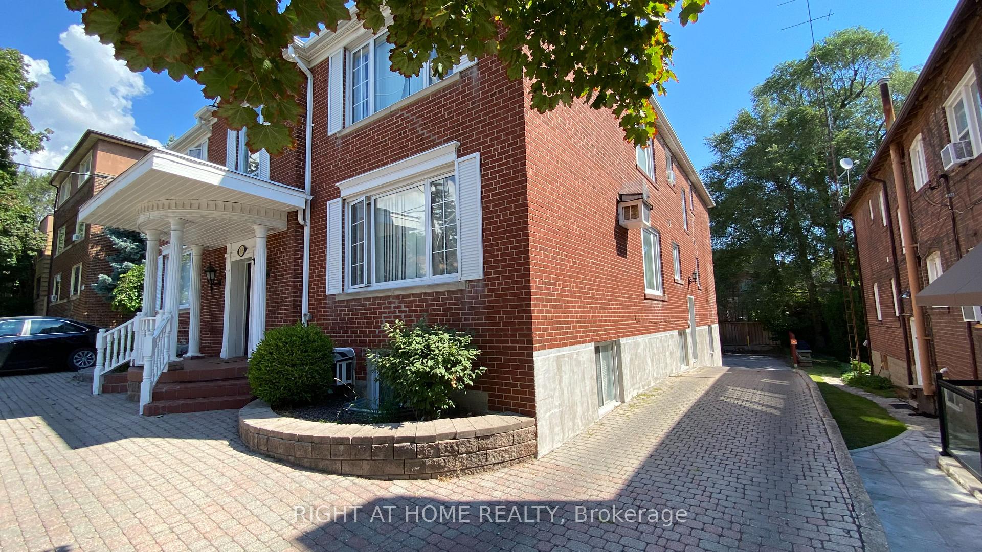 Photo 6 of Unit 13, 1695 Bathurst Street, Toronto, Forest Hill South — HOMEH