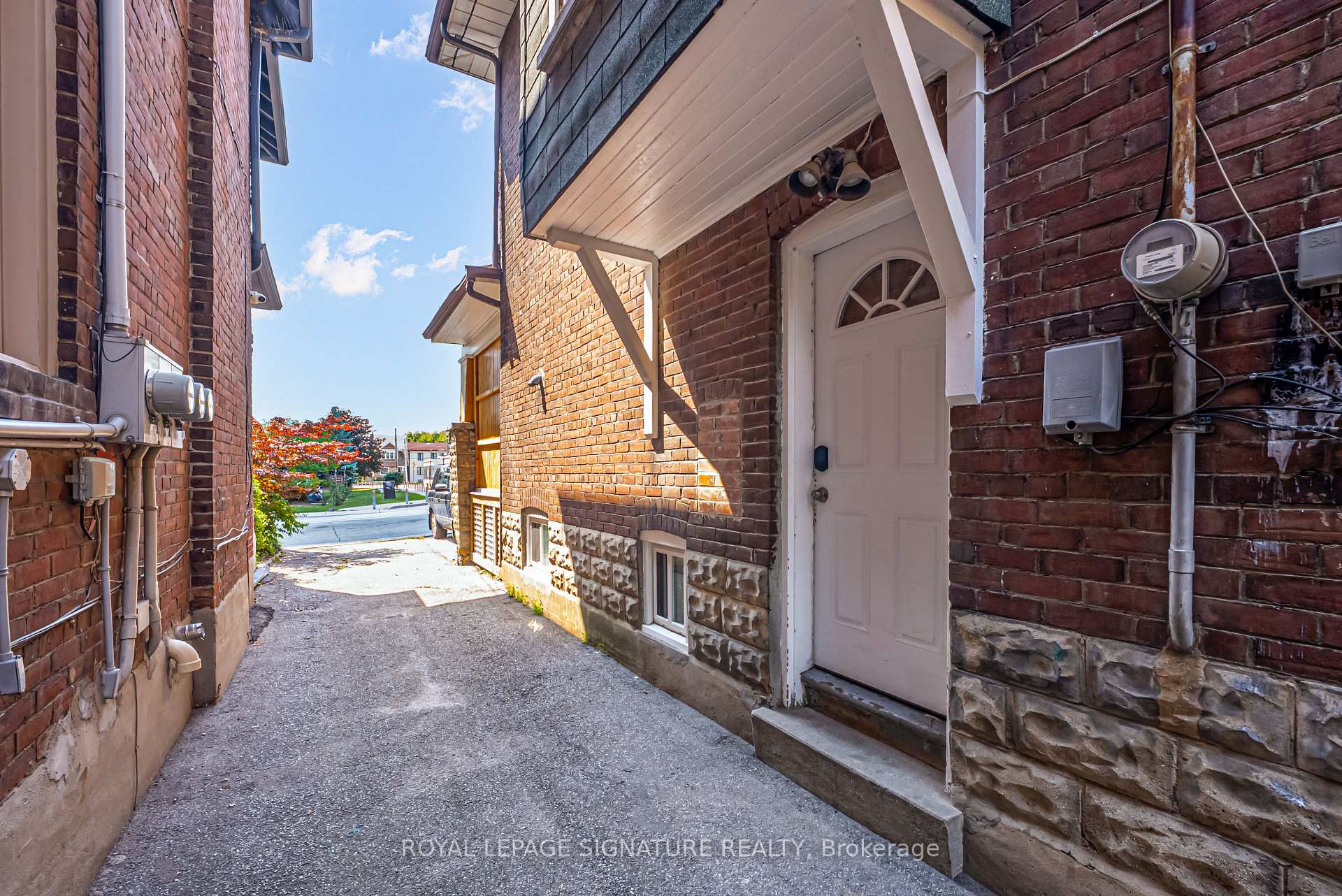 Photo 3 of 21 Robina Avenue, Toronto, Oakwood Village — HOMEH