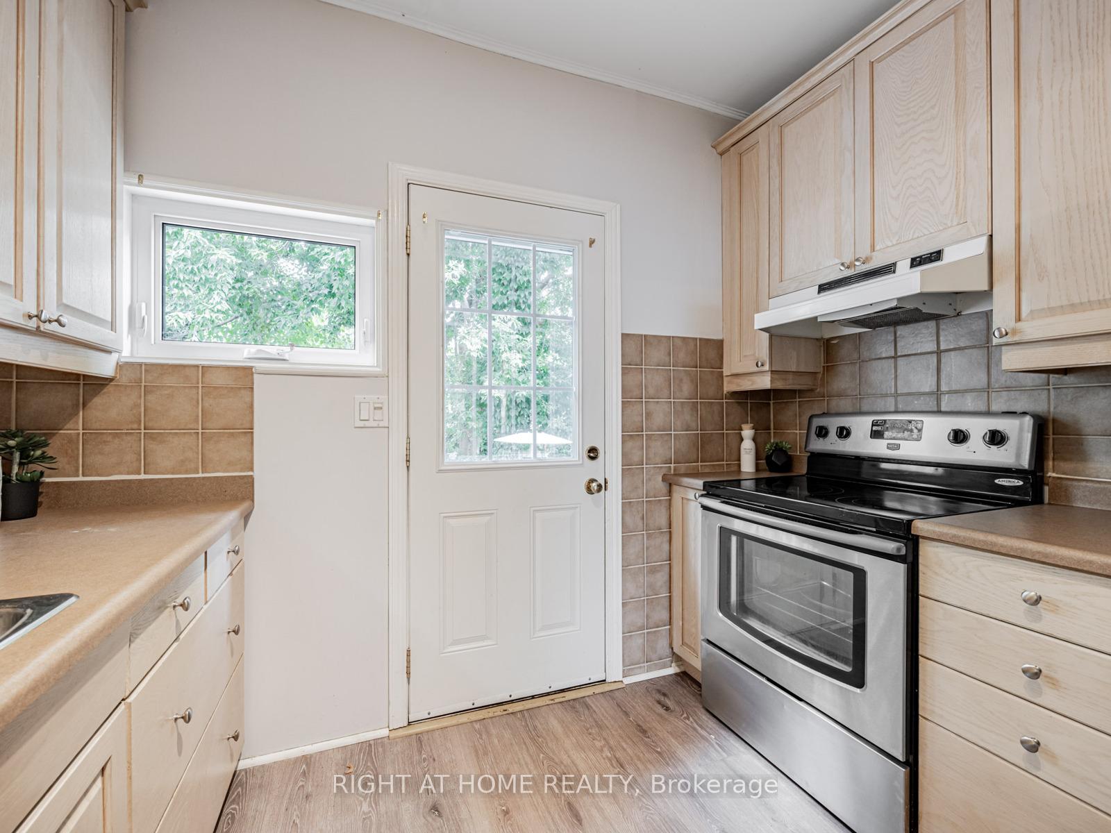 Photo 14 of 33 Wiley Avenue, Toronto, Danforth Village-East York — HOMEH