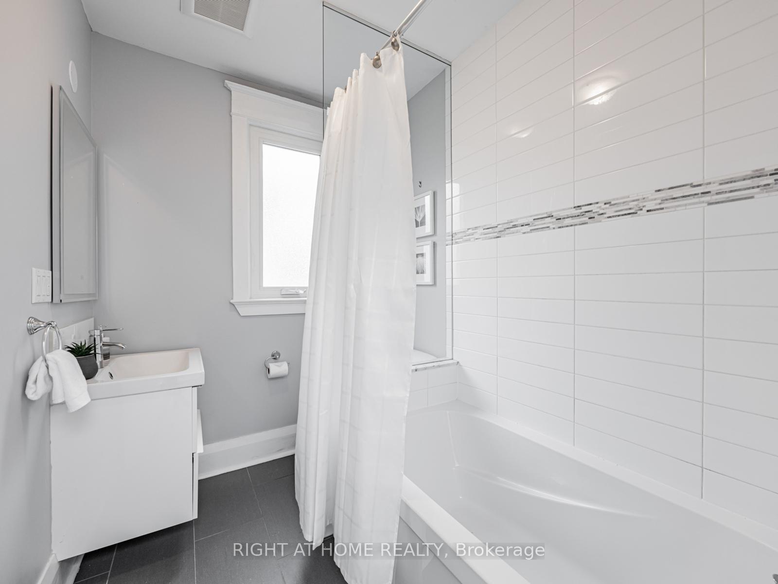 Photo 18 of 33 Wiley Avenue, Toronto, Danforth Village-East York — HOMEH
