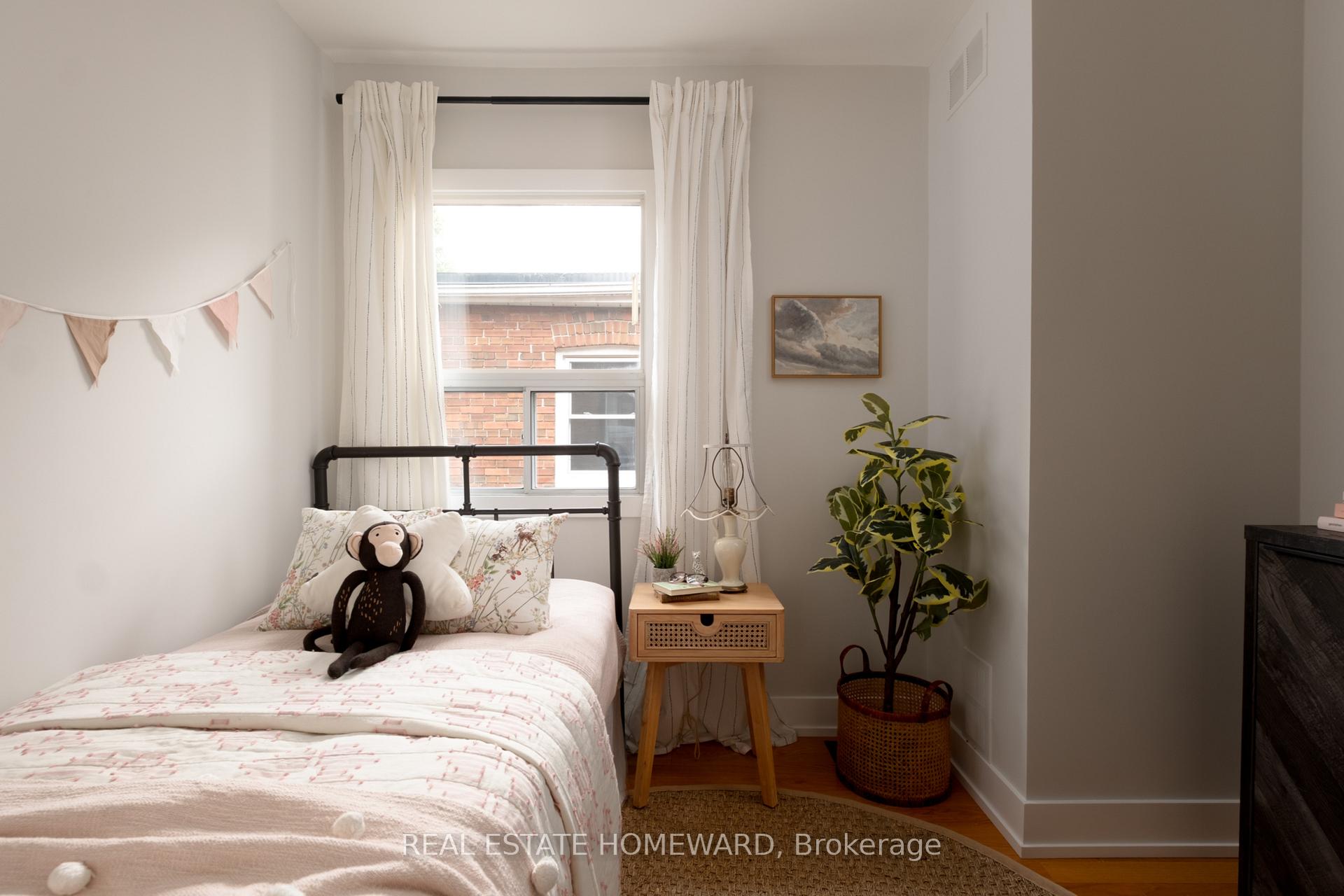 Photo 24 of 111 Sparkhall Avenue, Toronto, North Riverdale — HOMEH