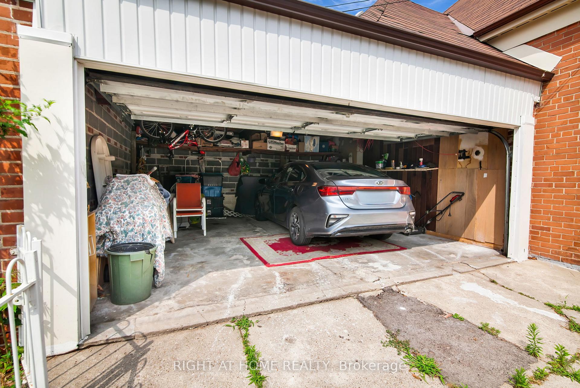 Photo 4 of 344 Linsmore Crescent, Toronto, East York — HOMEH