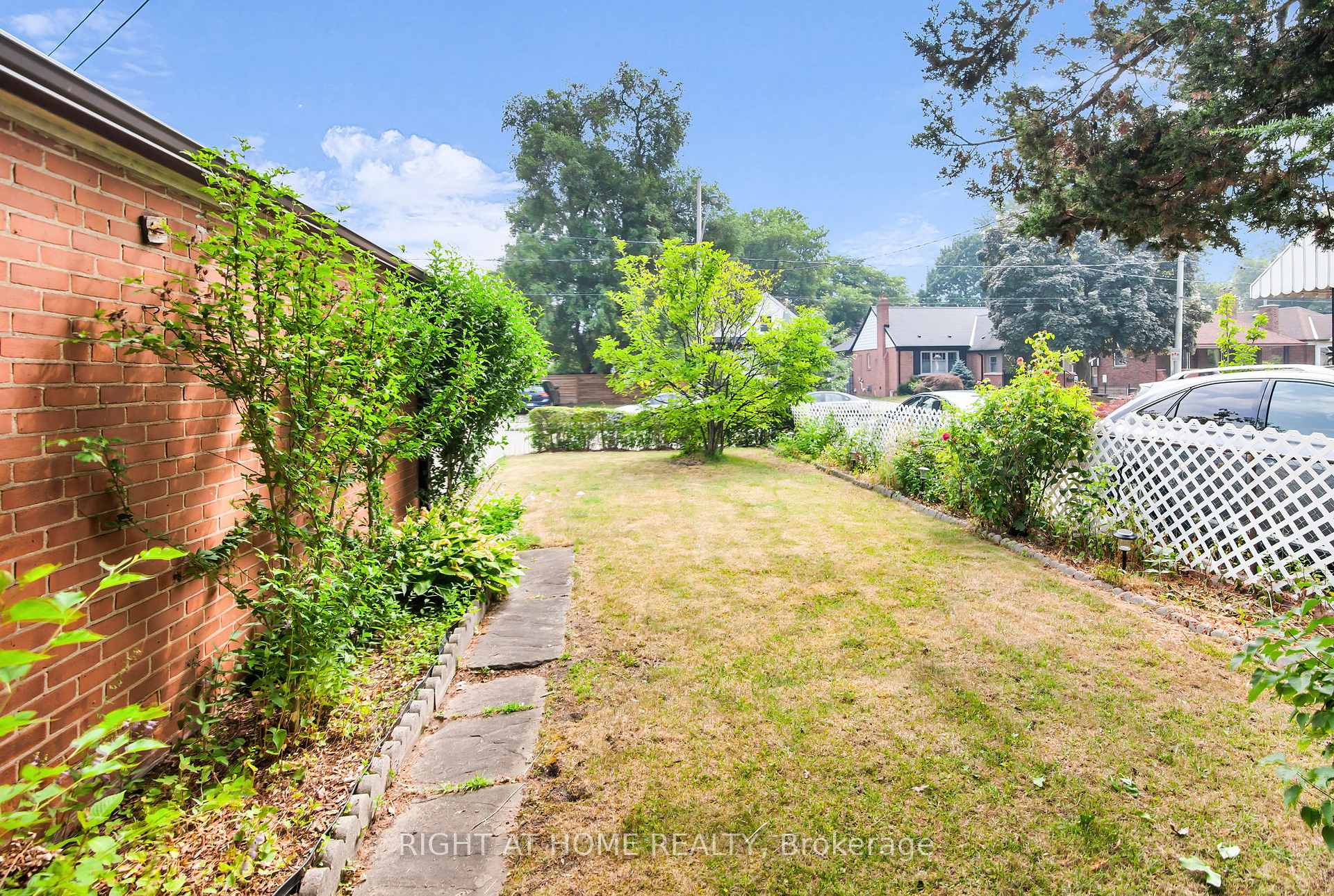 Photo 7 of 344 Linsmore Crescent, Toronto, East York — HOMEH