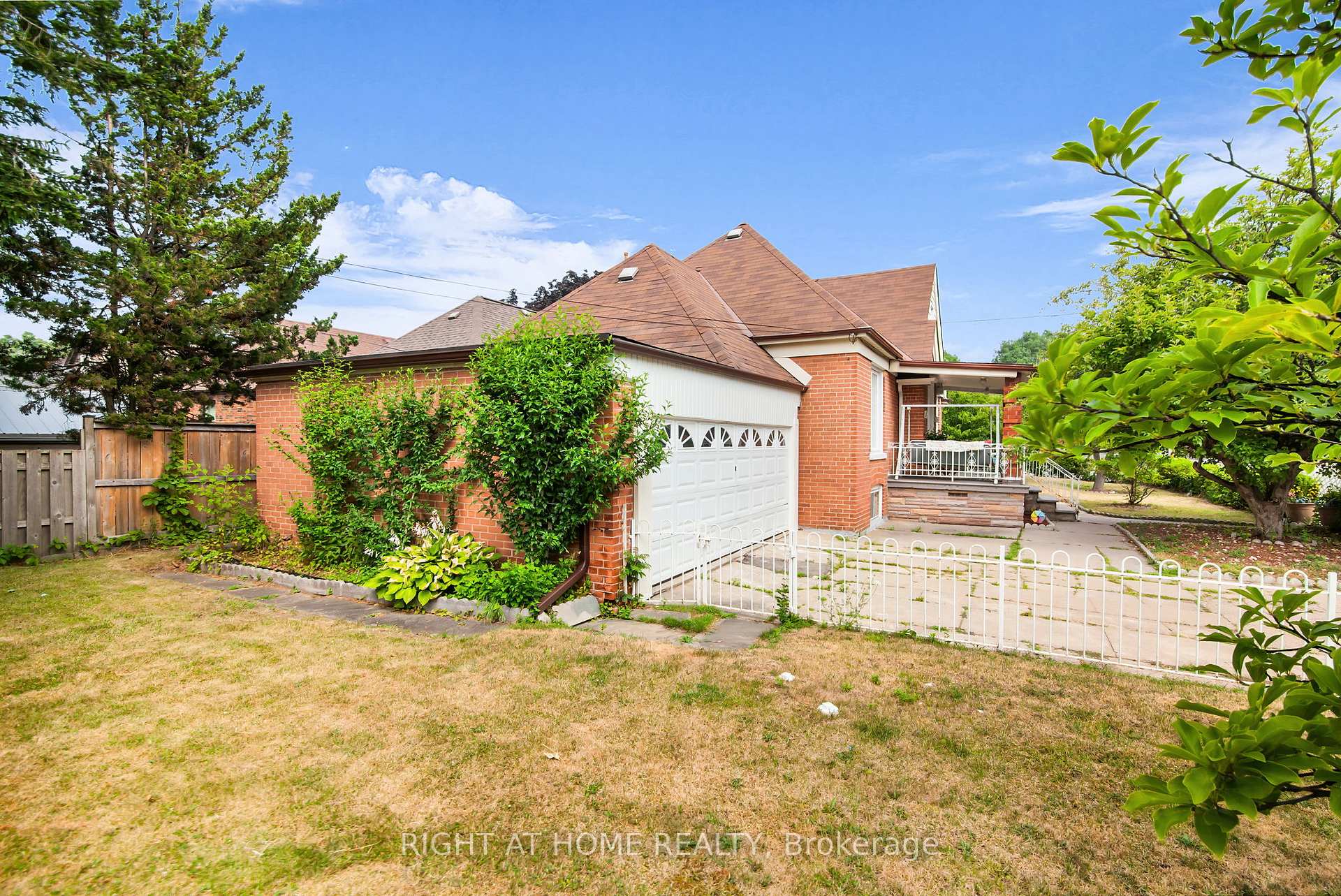 Photo 8 of 344 Linsmore Crescent, Toronto, East York — HOMEH