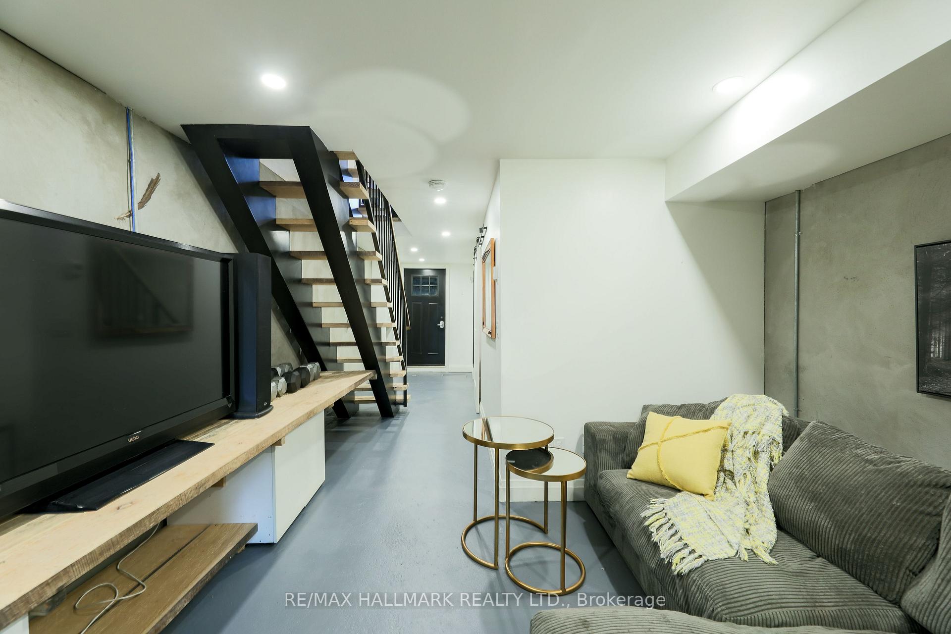 Photo 27 of 39 Seymour Avenue, Toronto, Blake-Jones — HOMEH